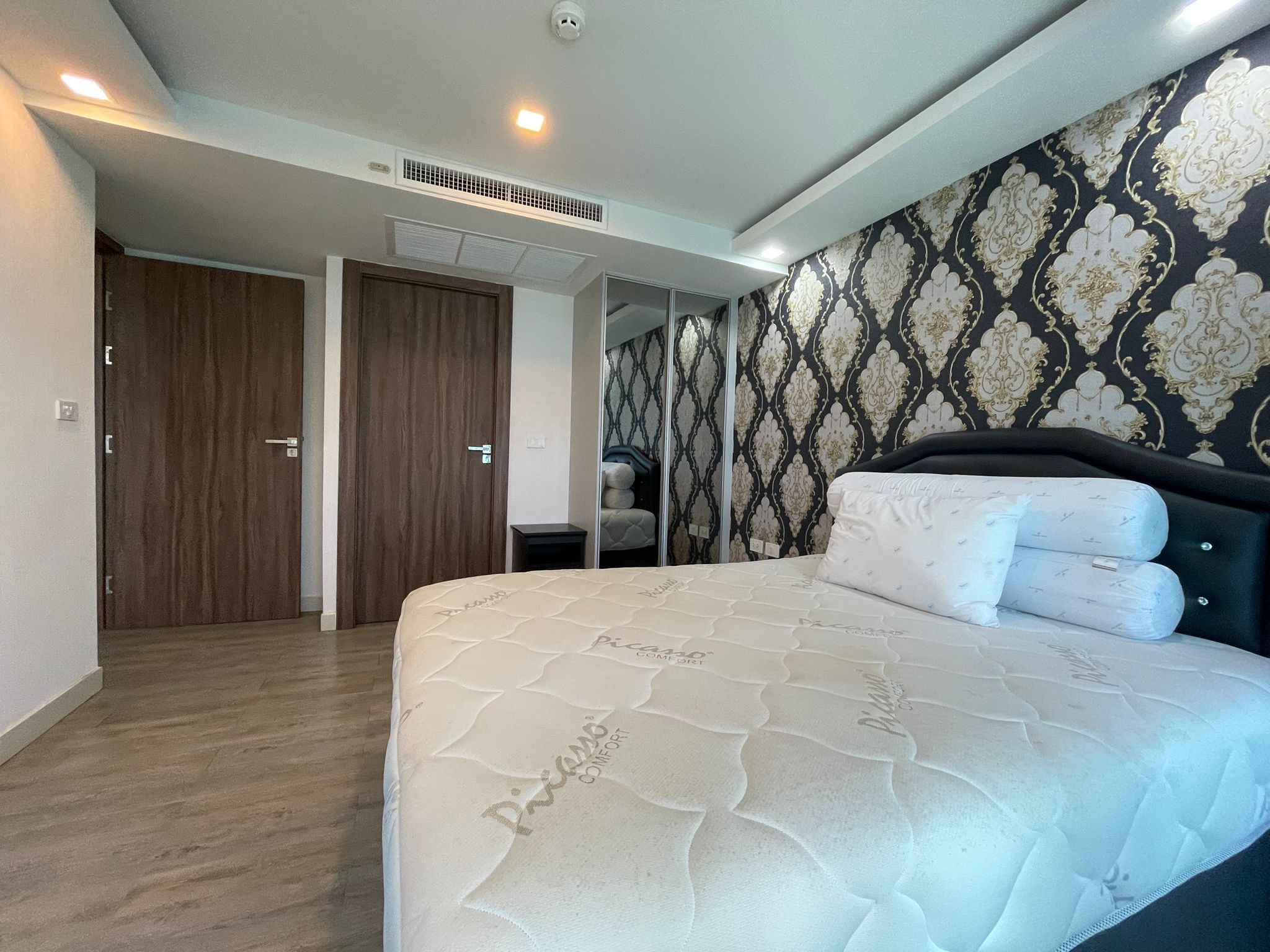 2Bedroom Grand Avenue For Rent Pool View photo 15