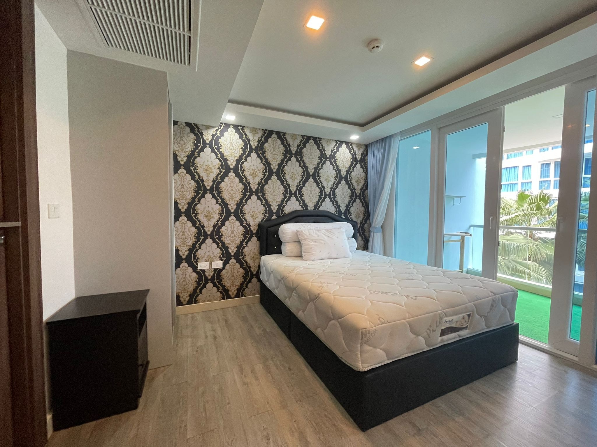 2Bedroom Grand Avenue For Rent Pool View photo 16