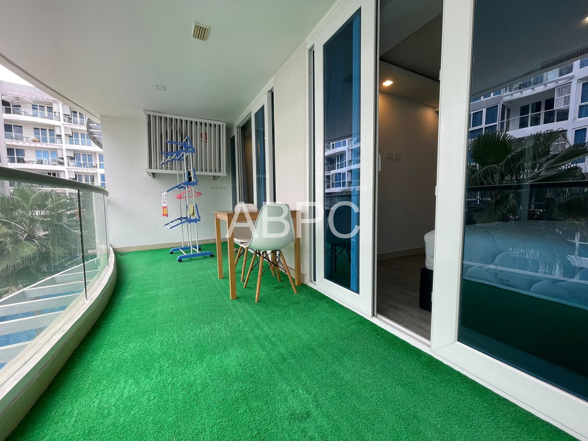 2Bedroom Grand Avenue For Rent Pool View photo 9