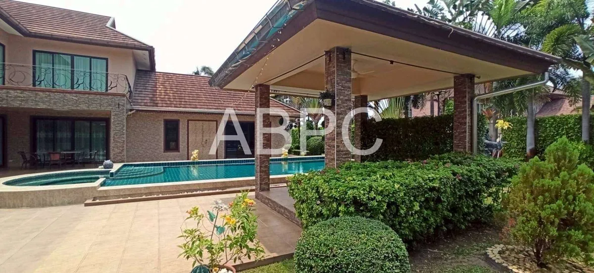 3 Bedrooms 4 Bathrooms in Huay yai