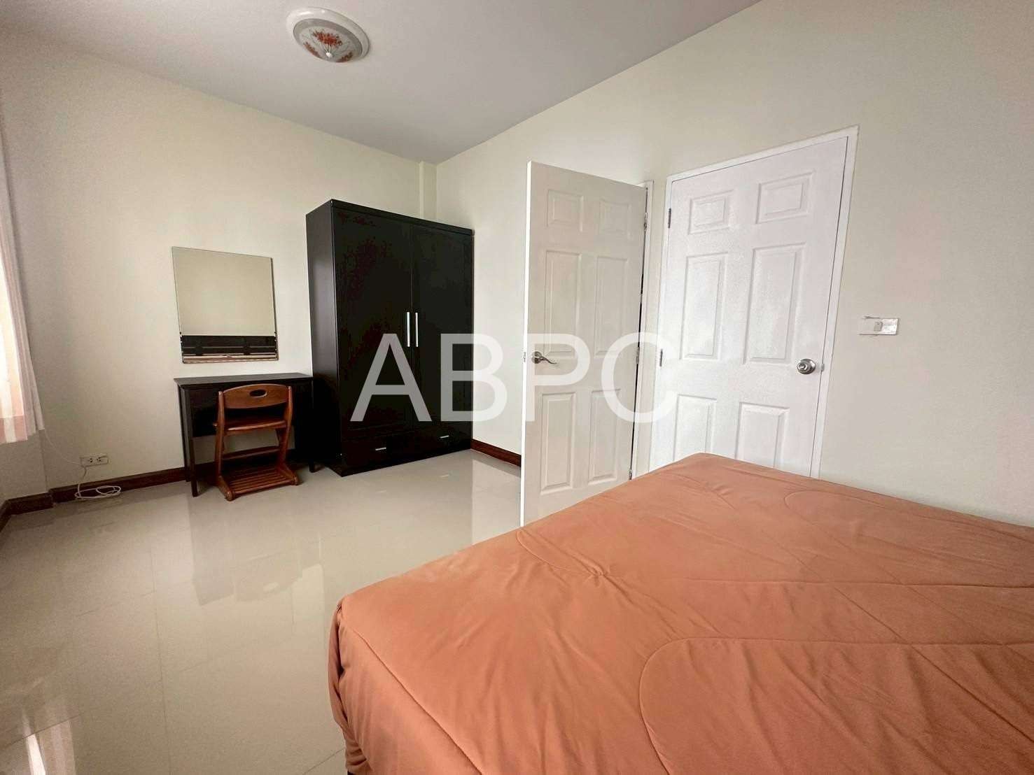 2 Bedroom 2 Bathroom in East Pattaya photo 10