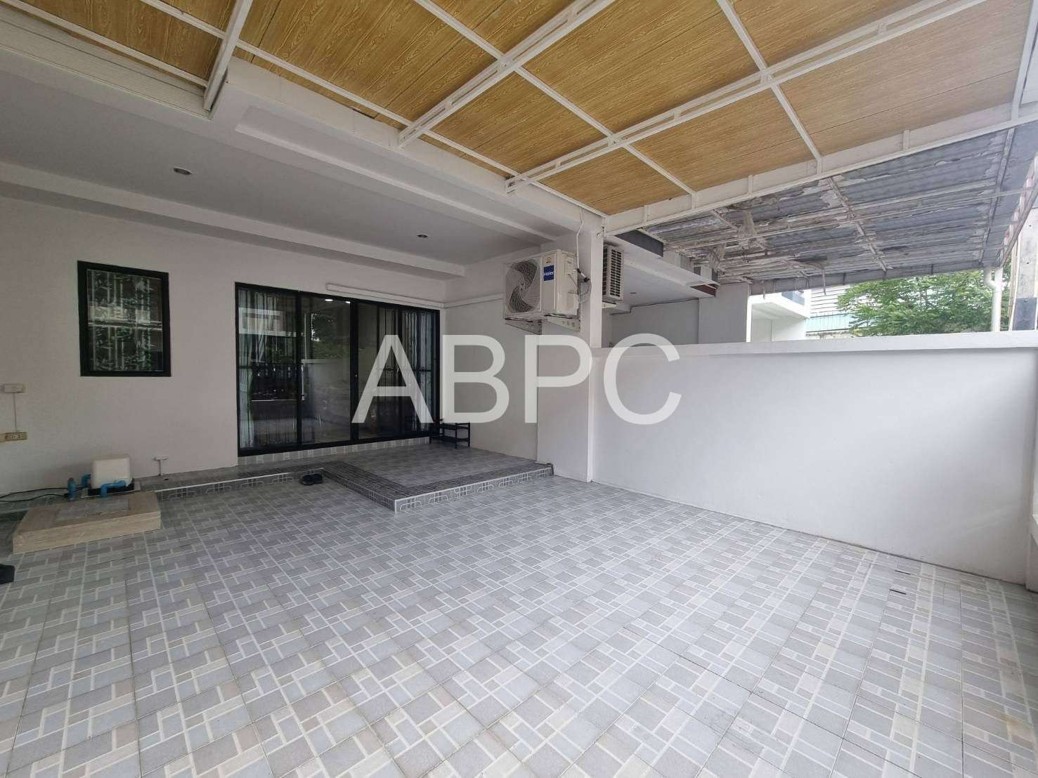 2 Bedroom 2 Bathroom in East Pattaya photo 13