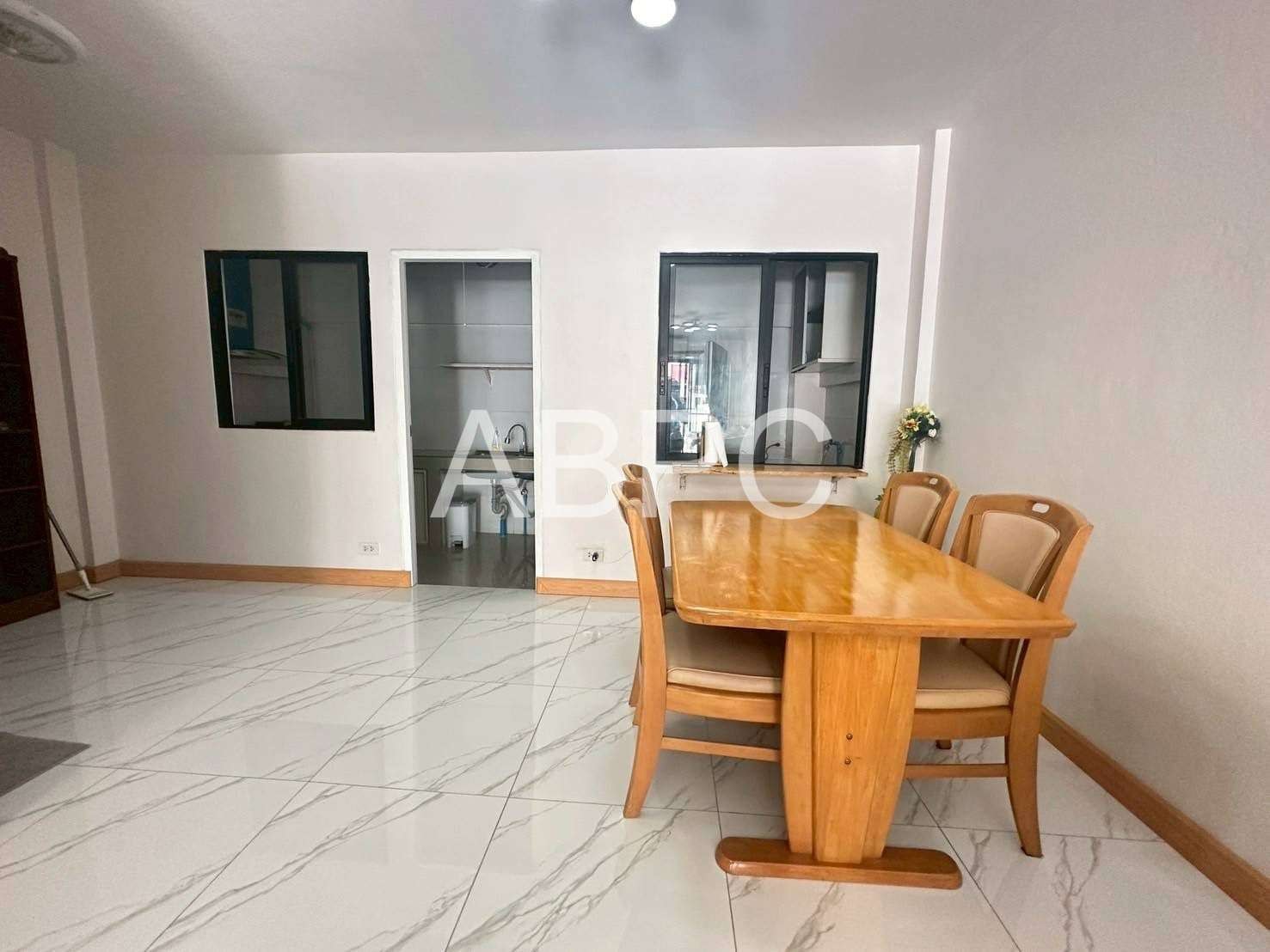 2 Bedroom 2 Bathroom in East Pattaya photo 11