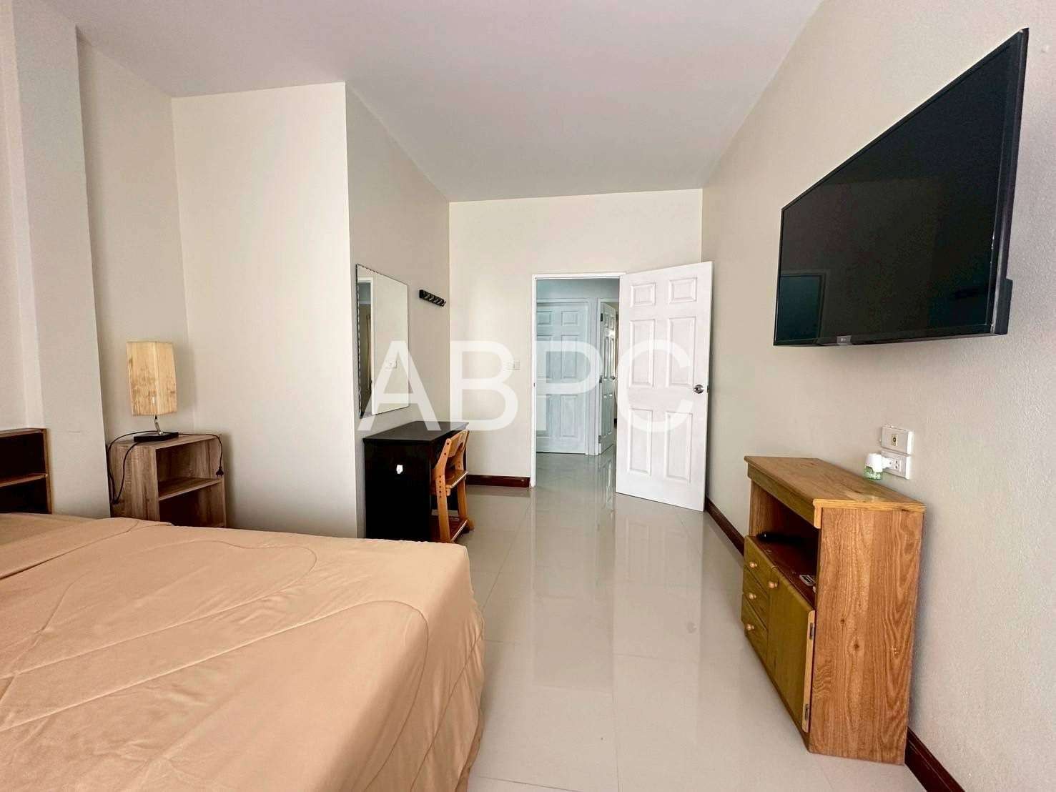 2 Bedroom 2 Bathroom in East Pattaya photo 9