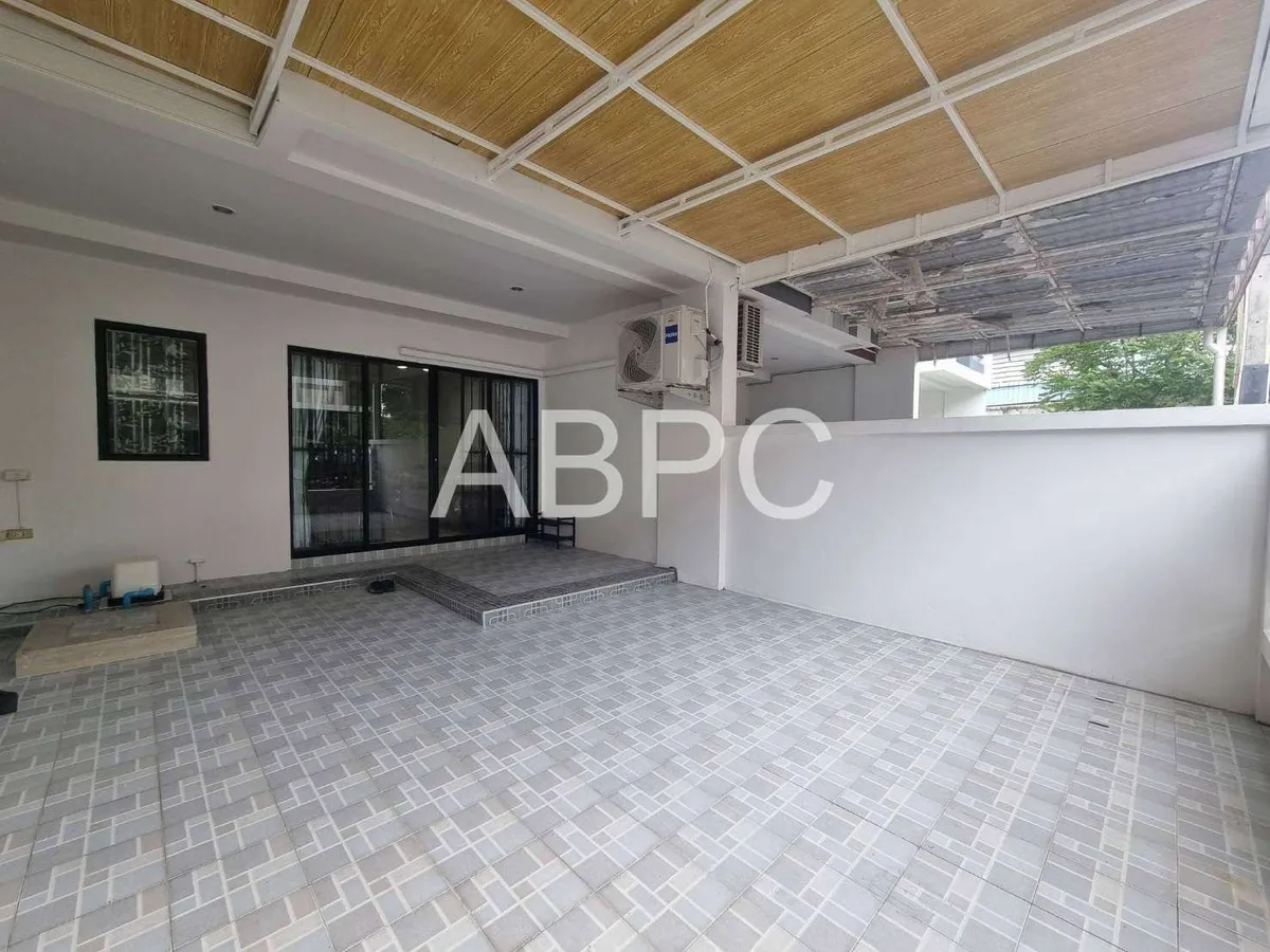 2 Bedroom 2 Bathroom in East Pattaya photo 6