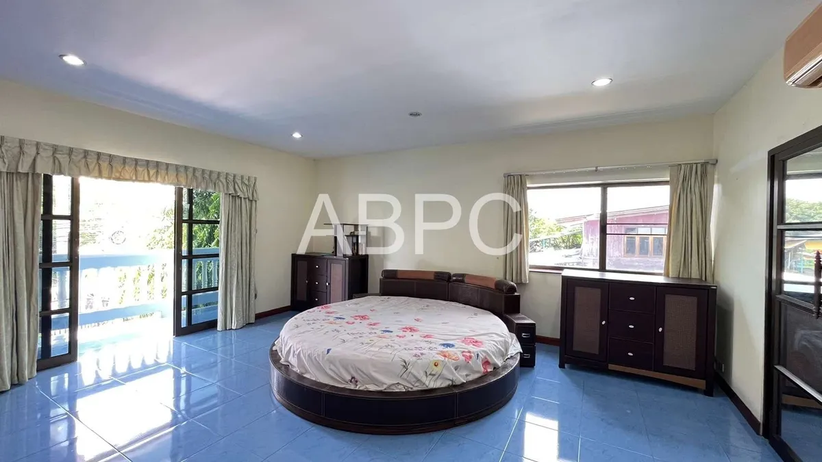 3 Bedrooms 3 Bathrooms in East Pattaya photo 13