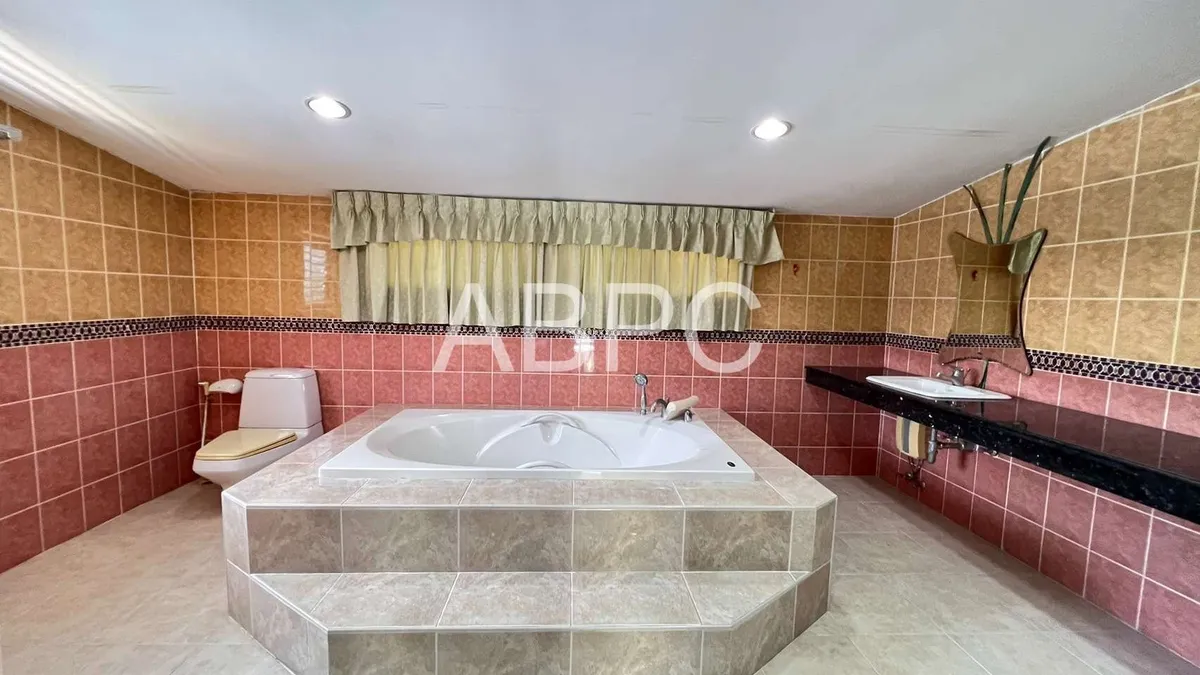 3 Bedrooms 3 Bathrooms in East Pattaya photo 14