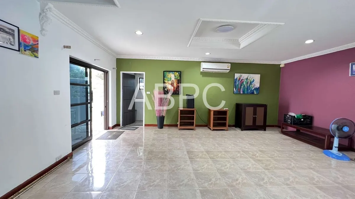 3 Bedrooms 3 Bathrooms in East Pattaya photo 8