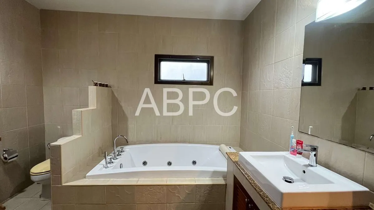 4 Bedrooms 4 Bathrooms in East Pattaya photo 5