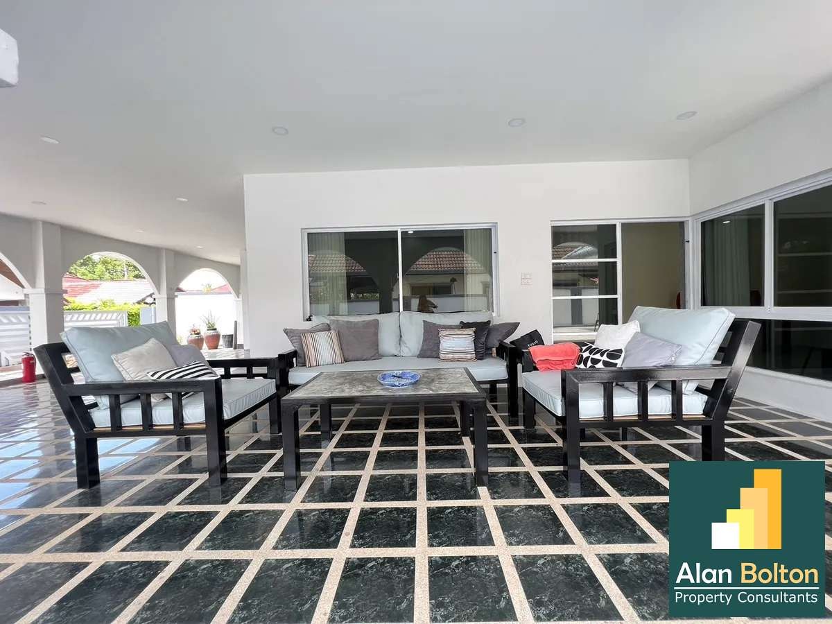 Pool villa for sale and rent 3 Bedrooms Bathrooms in East Pattaya photo 4