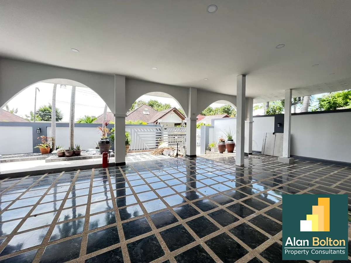Pool villa for sale and rent 3 Bedrooms Bathrooms in East Pattaya photo 7