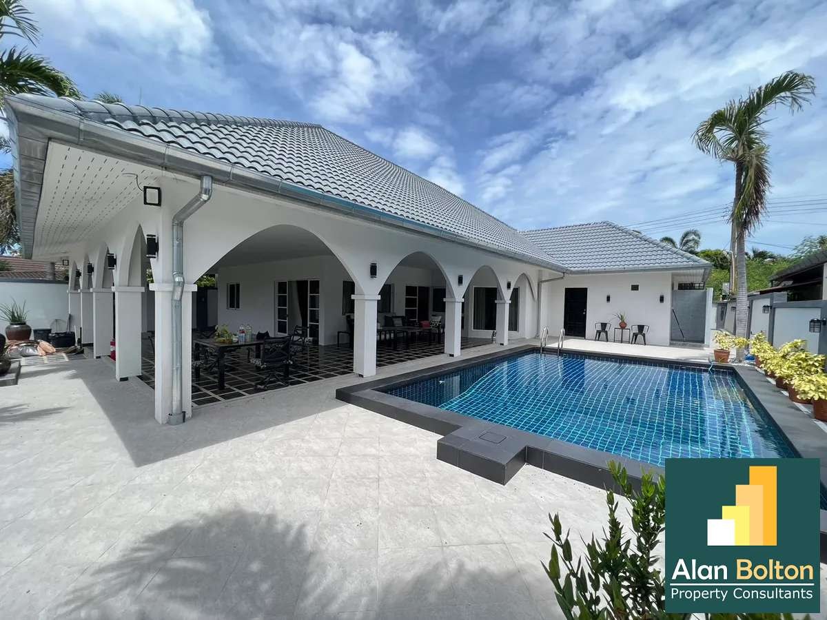 Pool villa for sale and rent 3 Bedrooms Bathrooms in East Pattaya photo 3