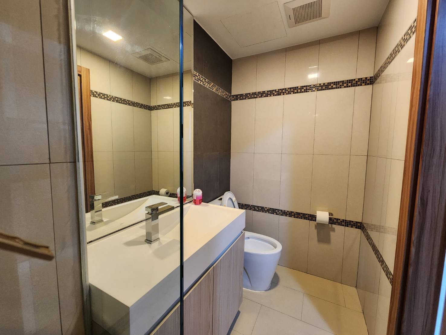 Large Duplex 1 Bed - 1 Bath Condo In Jomtien photo 22