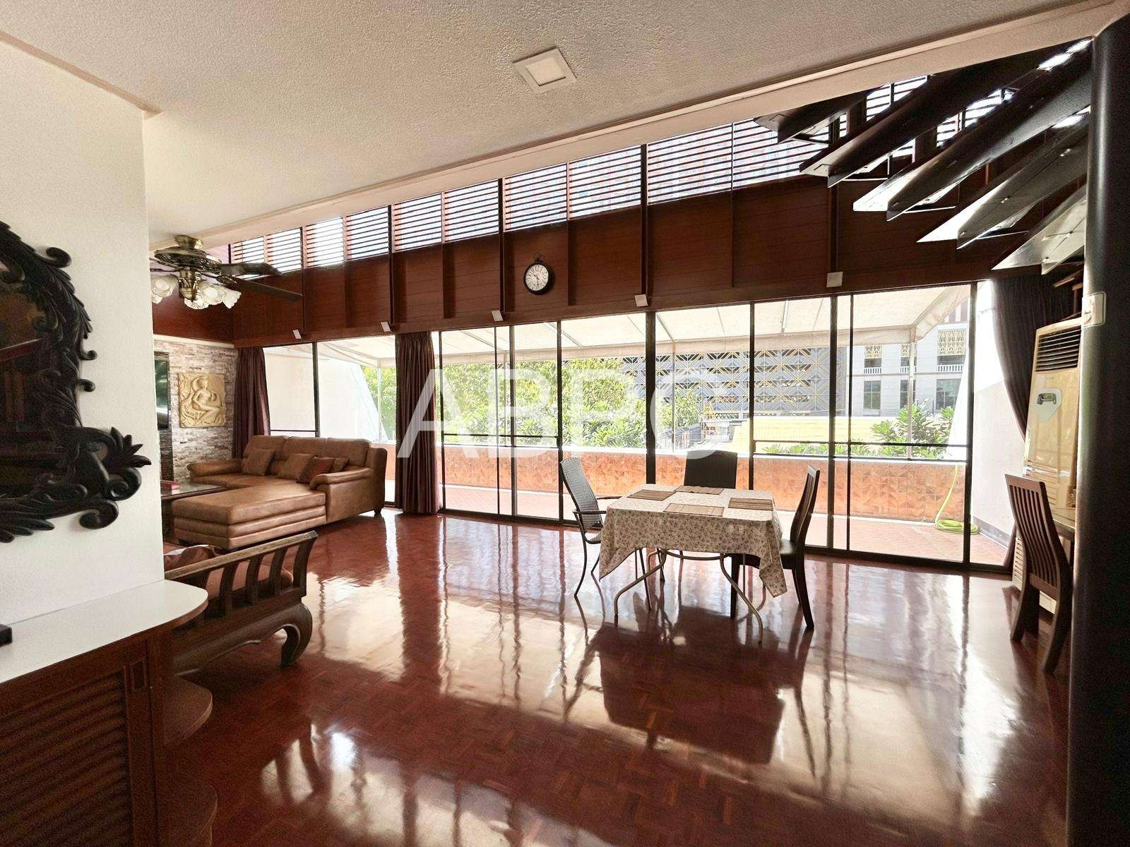 Duplex 3 Bedrooms for Sale in Jomtien