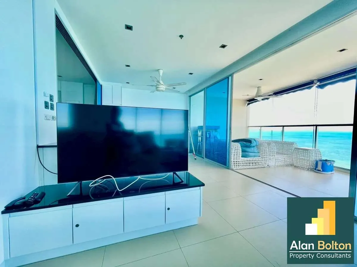 Large 1 Bedroom In Sands Condo photo 4