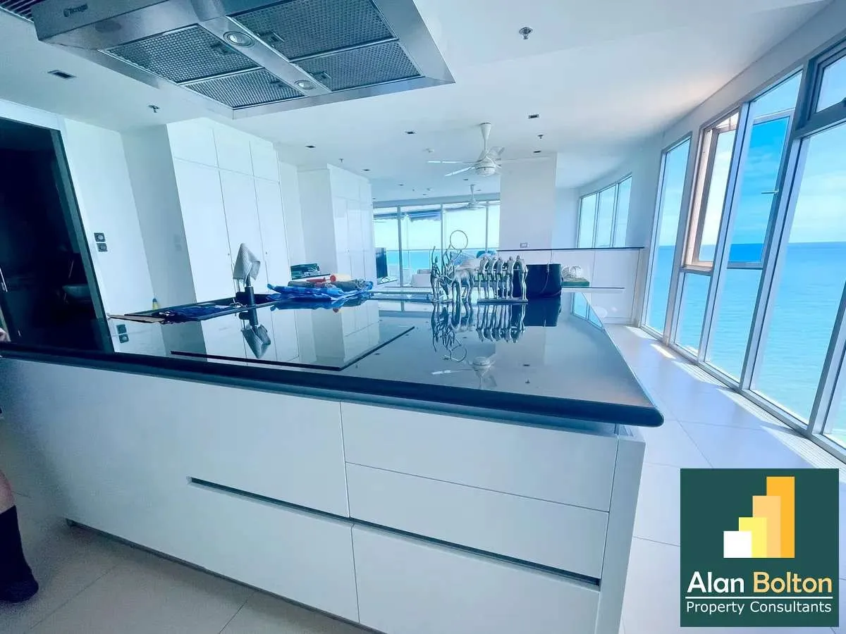 Large 1 Bedroom In Sands Condo photo 5