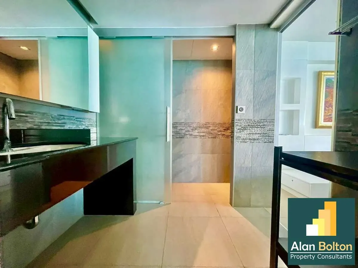 Large 1 Bedroom In Sands Condo photo 9