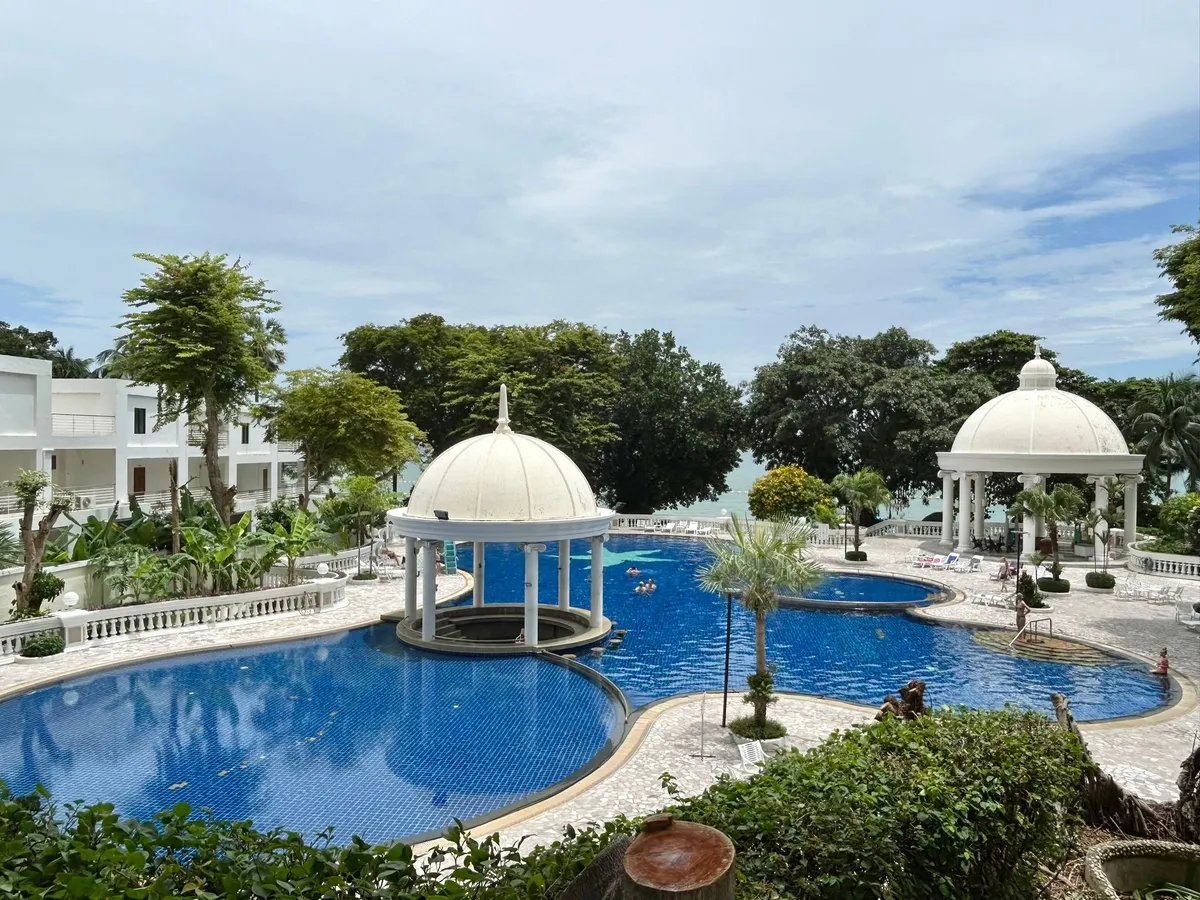 Beachfront condo For sale in Wongamat photo 16