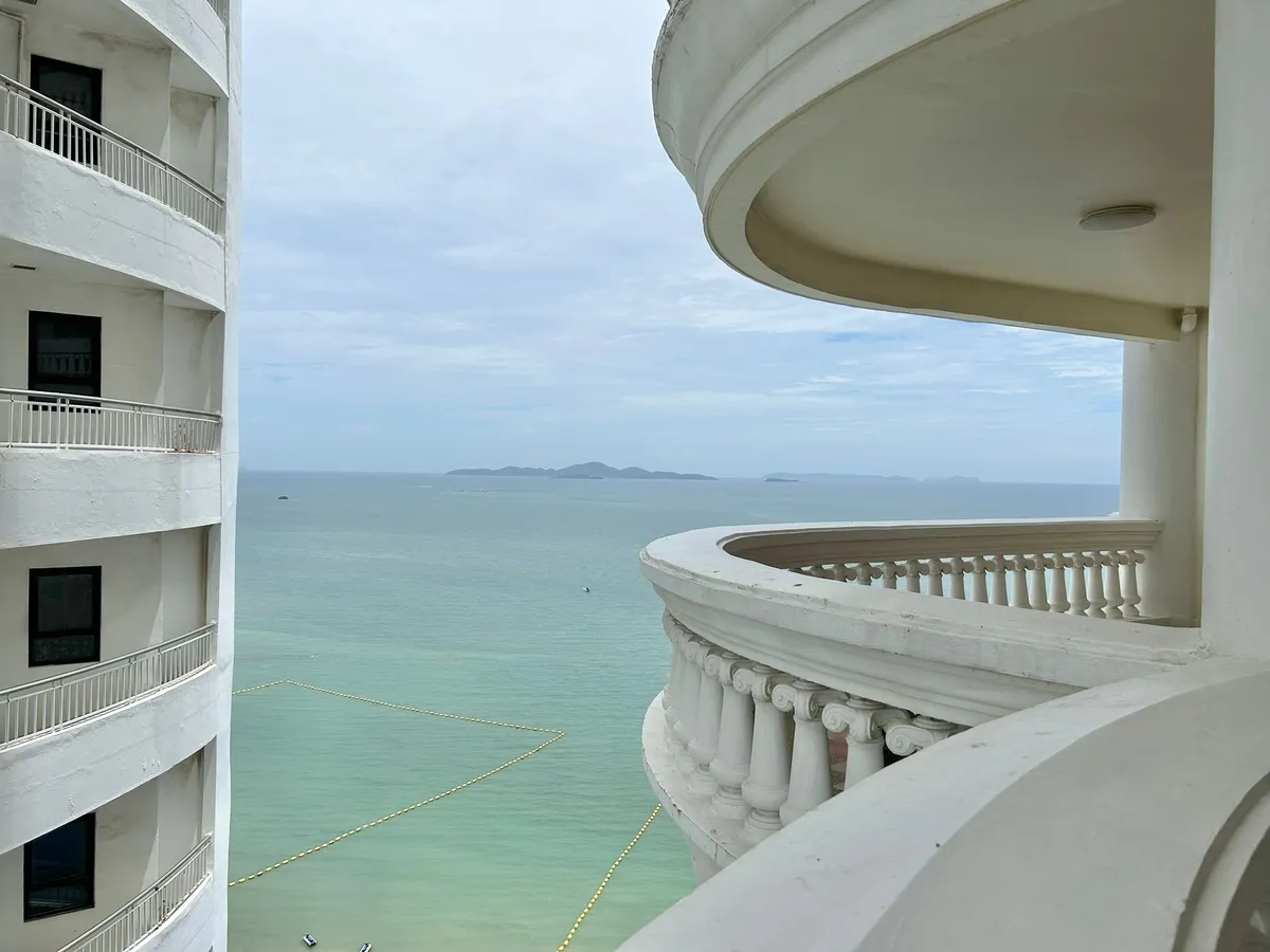 Beachfront condo For sale in Wongamat photo 22