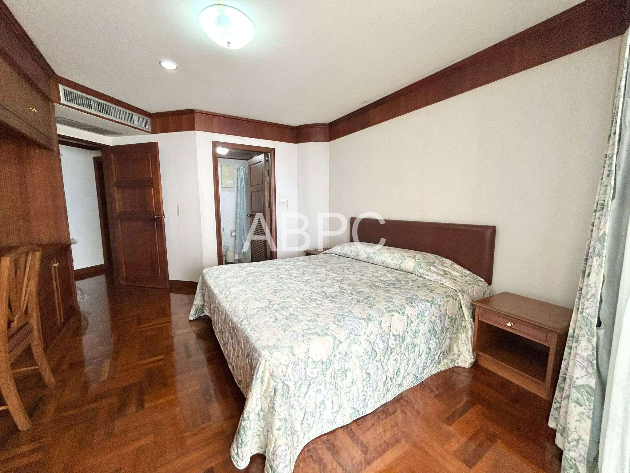Beachfront condo For sale in Wongamat photo 14