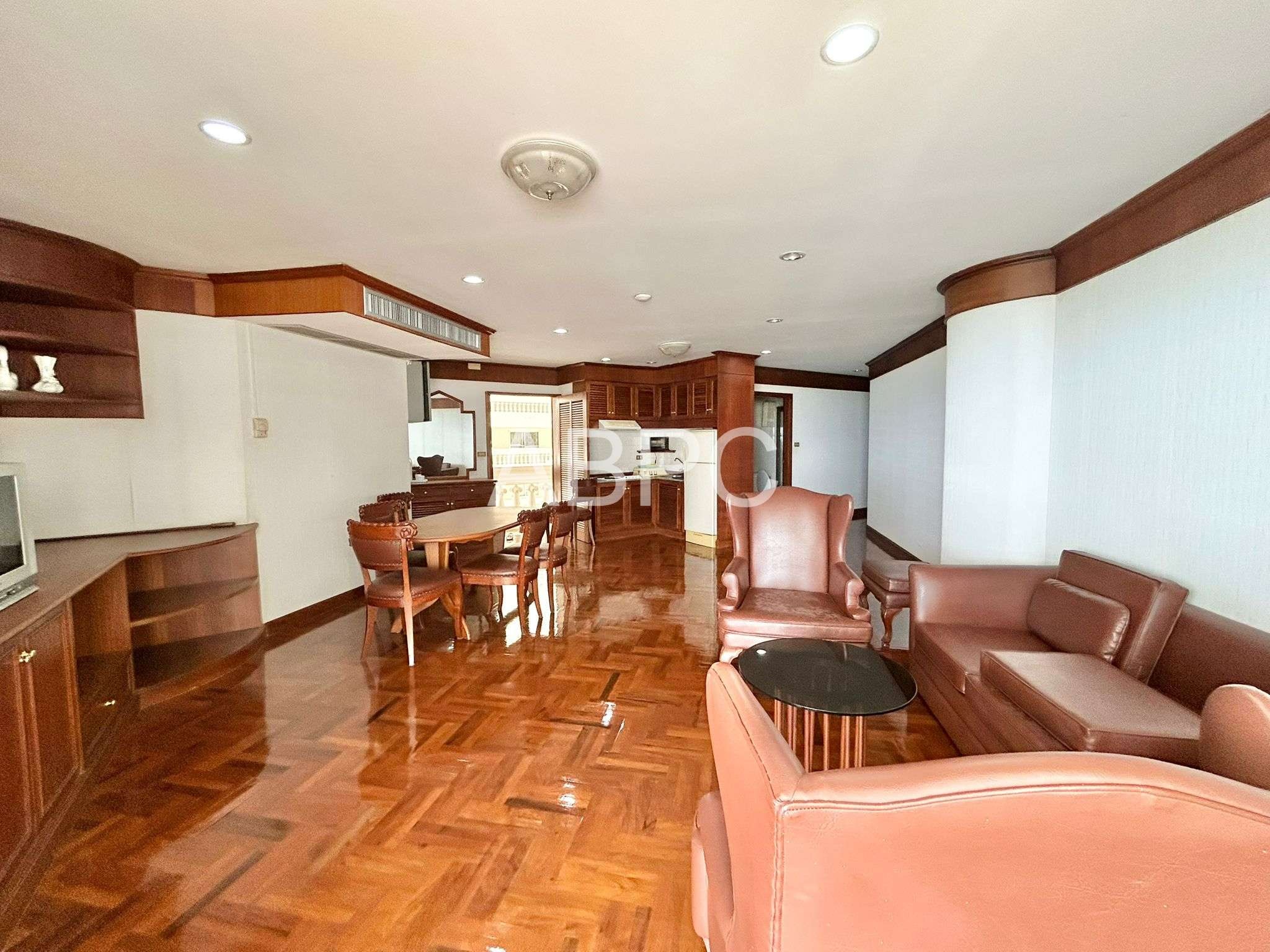 Beachfront condo For sale in Wongamat photo 8