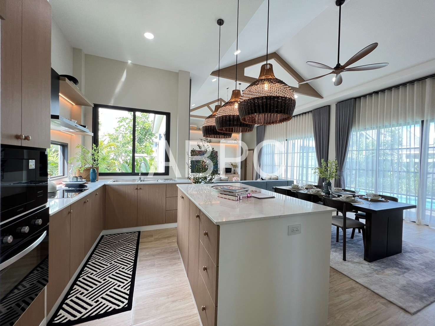 3 Bedrooms 4 Bathrooms in East Pattaya photo 6