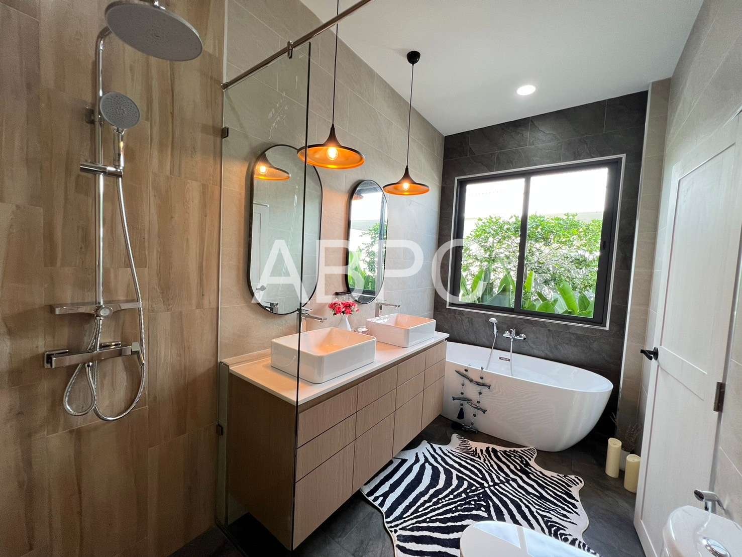 3 Bedrooms 4 Bathrooms in East Pattaya photo 9