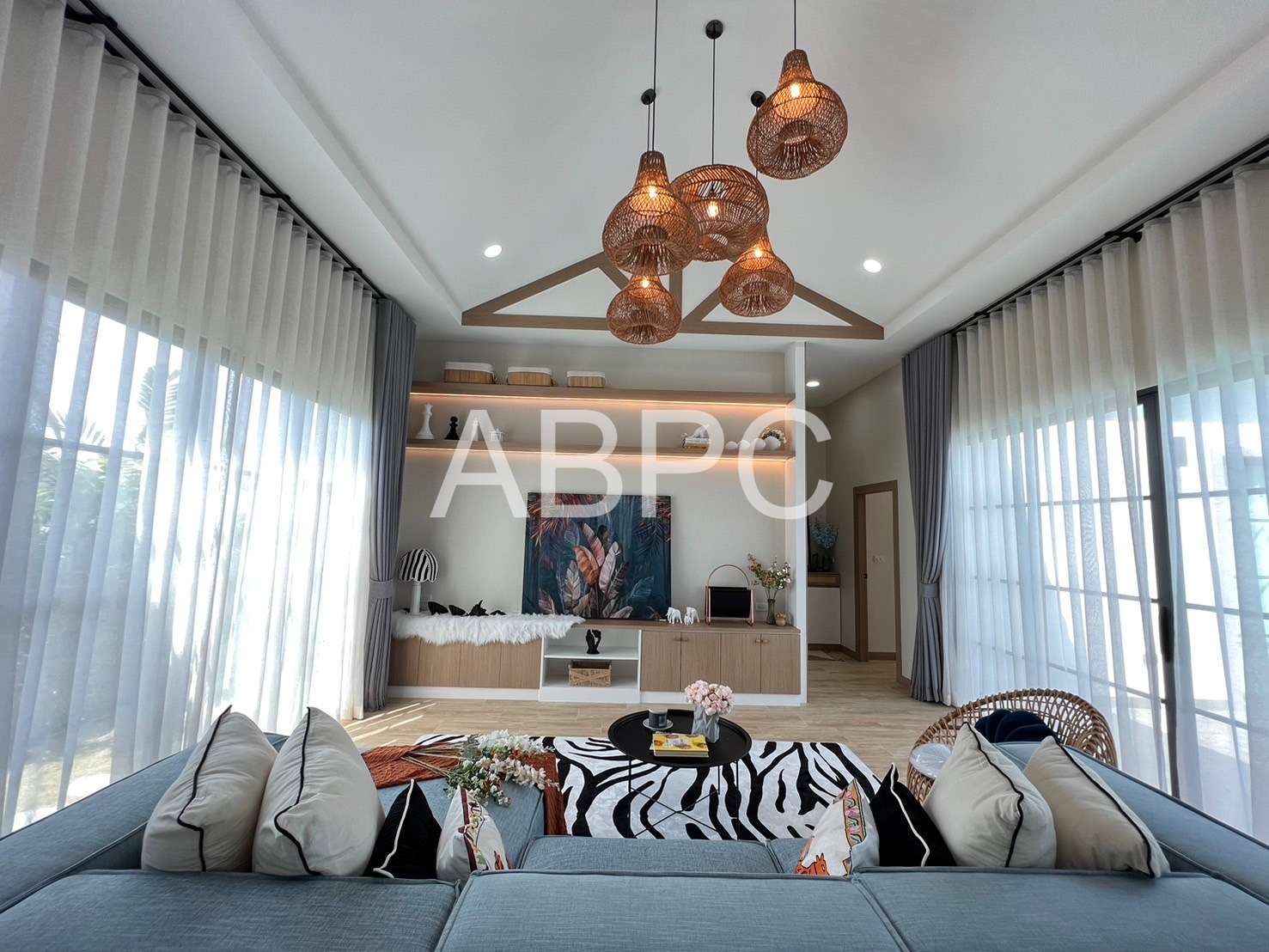 3 Bedrooms 4 Bathrooms in East Pattaya photo 4