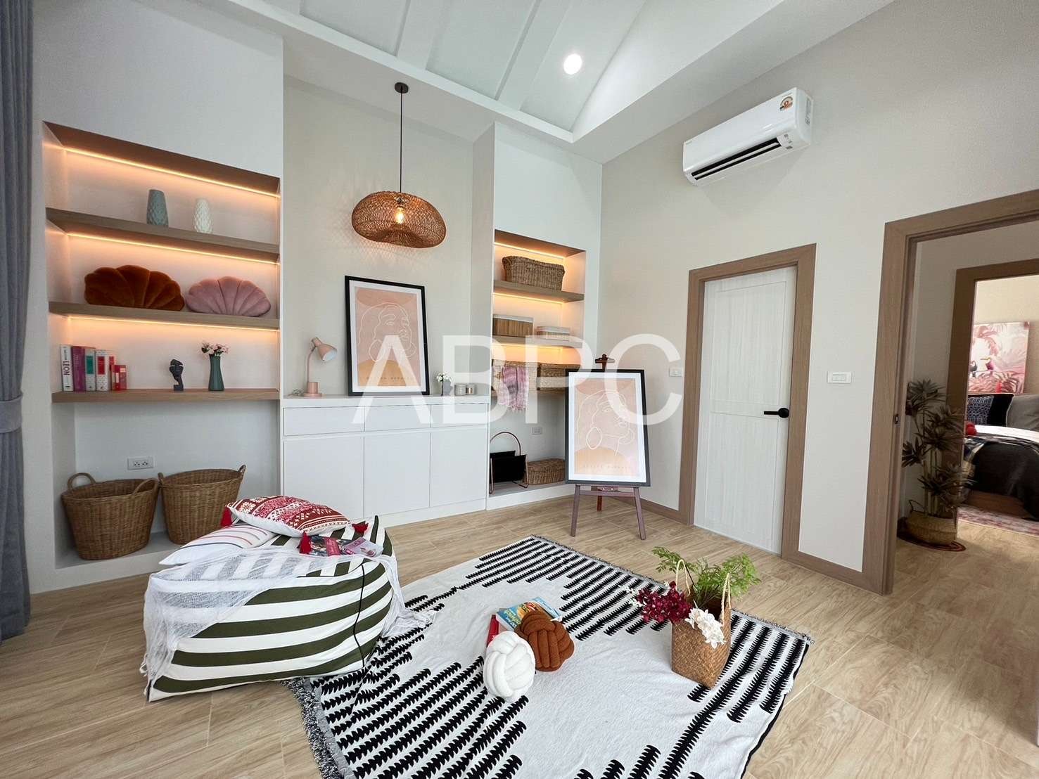 3 Bedrooms 4 Bathrooms in East Pattaya photo 12