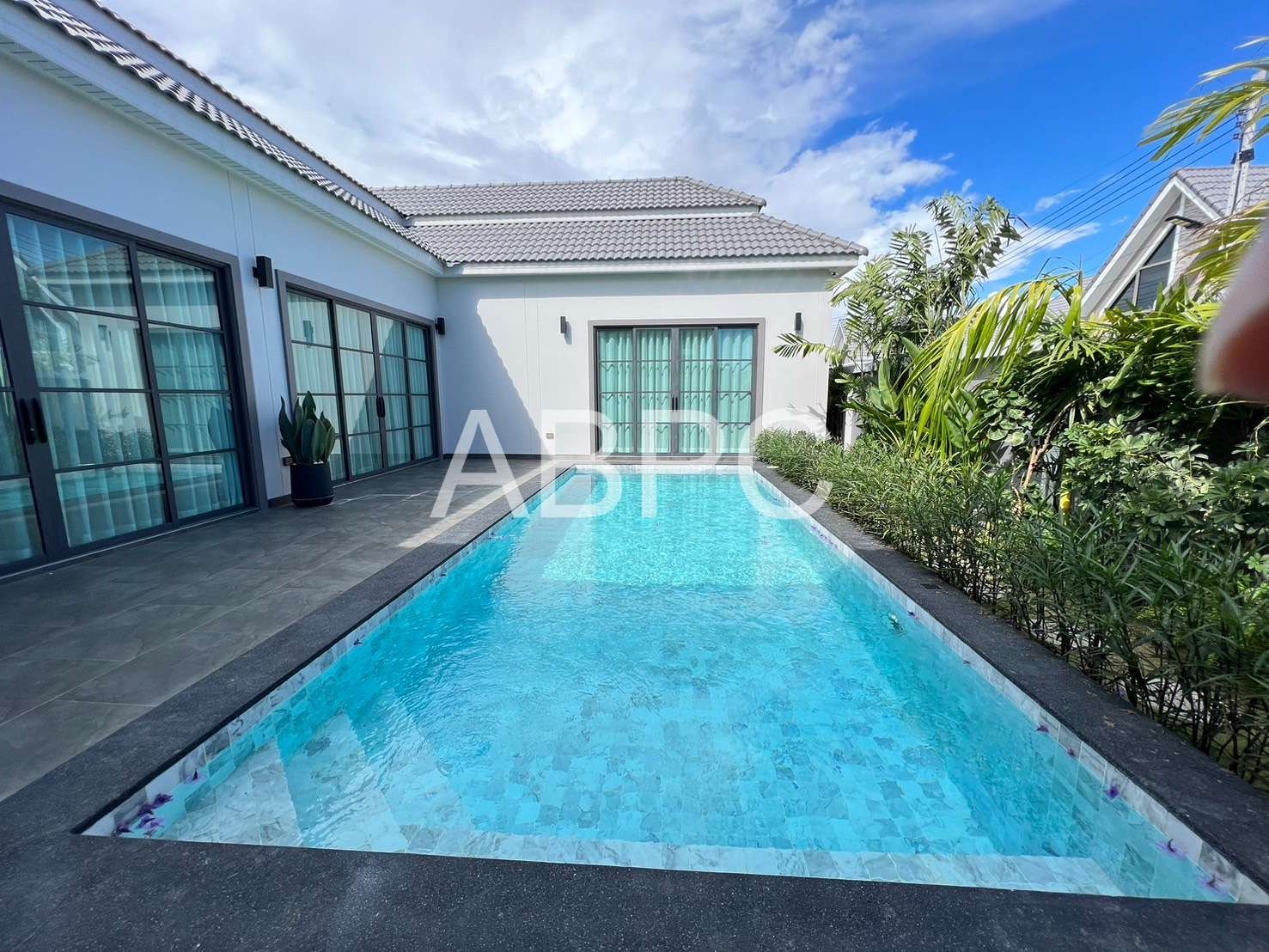3 Bedrooms 4 Bathrooms in East Pattaya photo 3