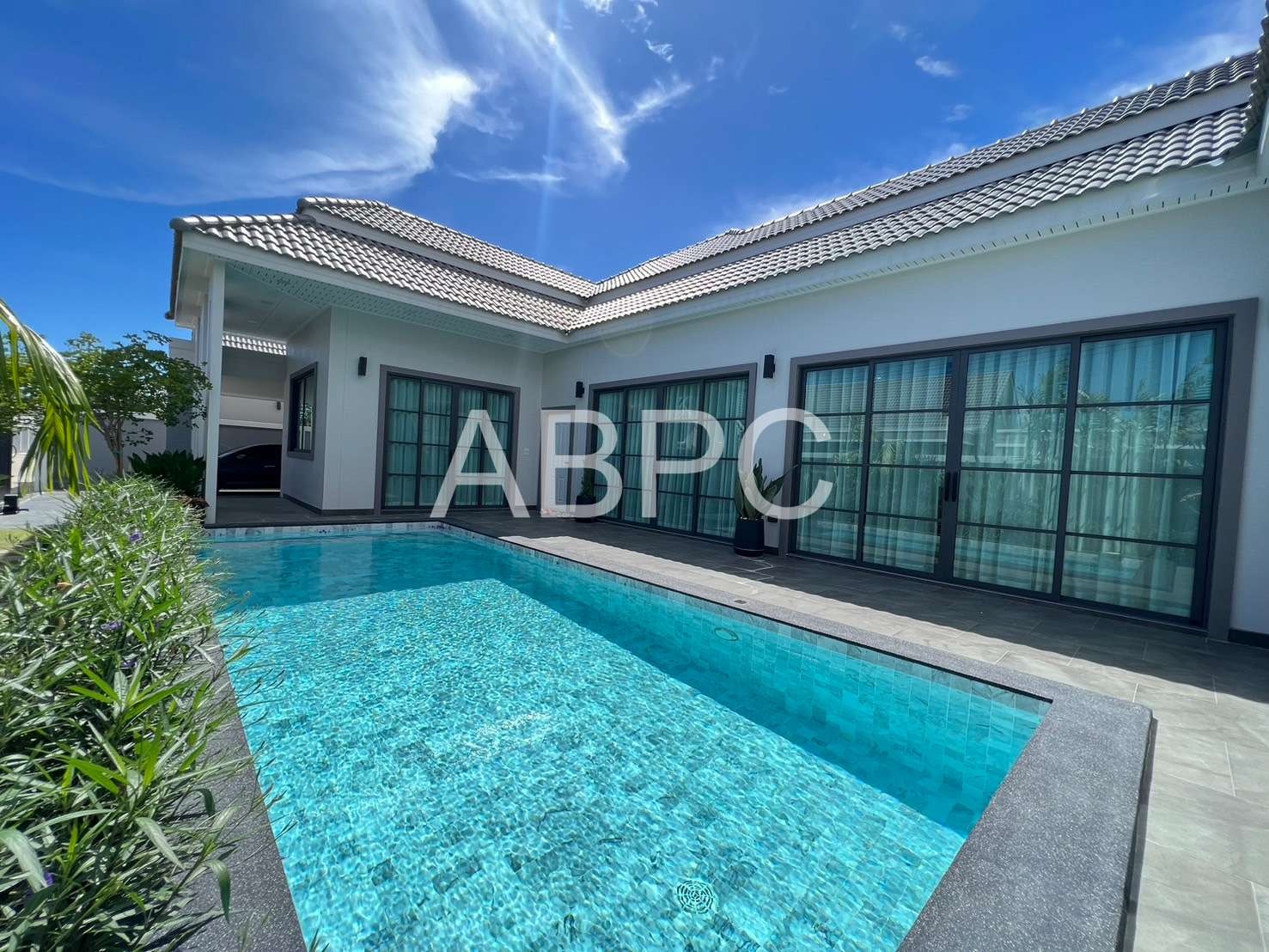 3 Bedrooms 4 Bathrooms in East Pattaya photo 2