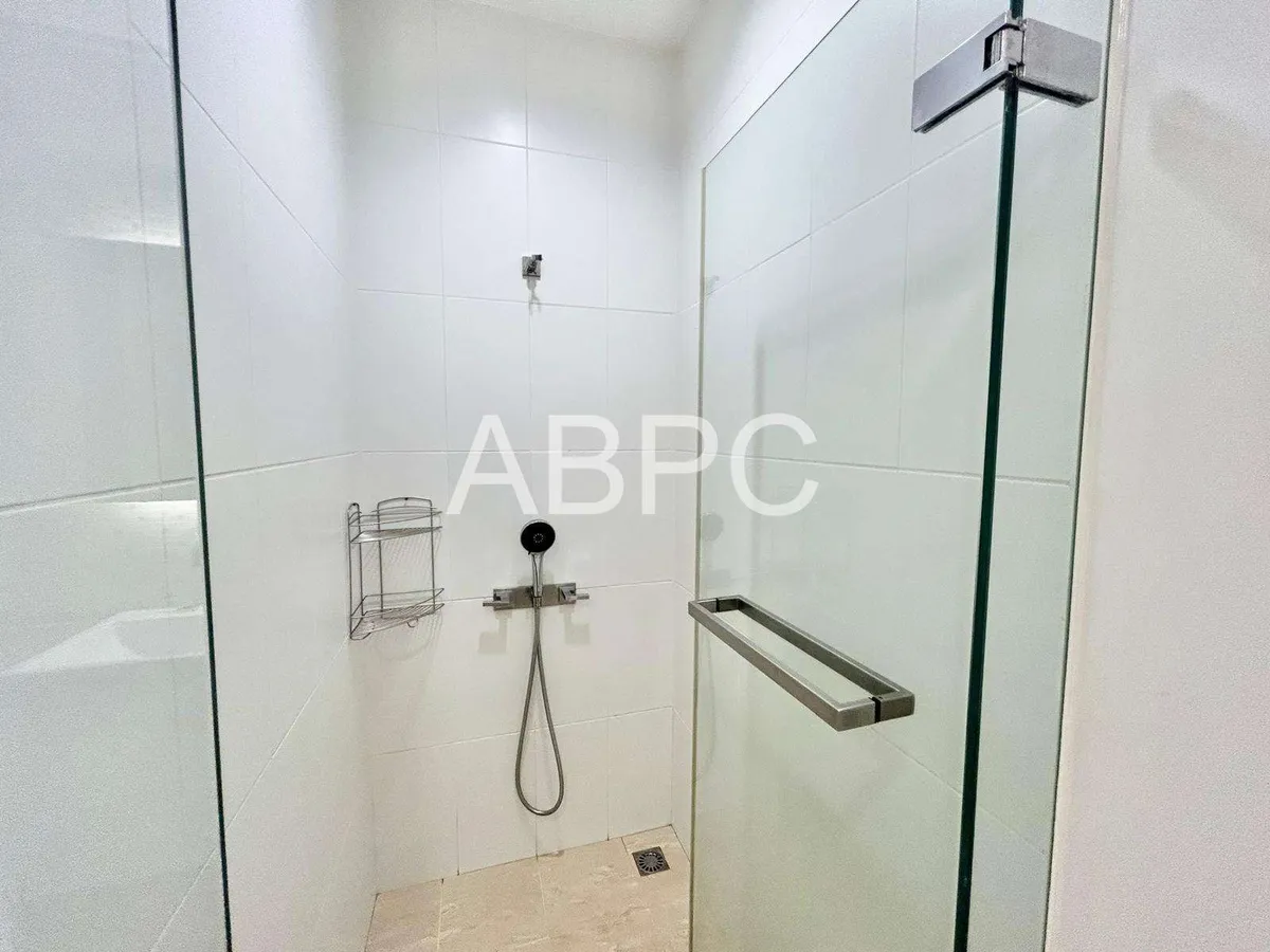 Beachfront 3 Bedroom Condominium For Rent in Wongamat photo 3