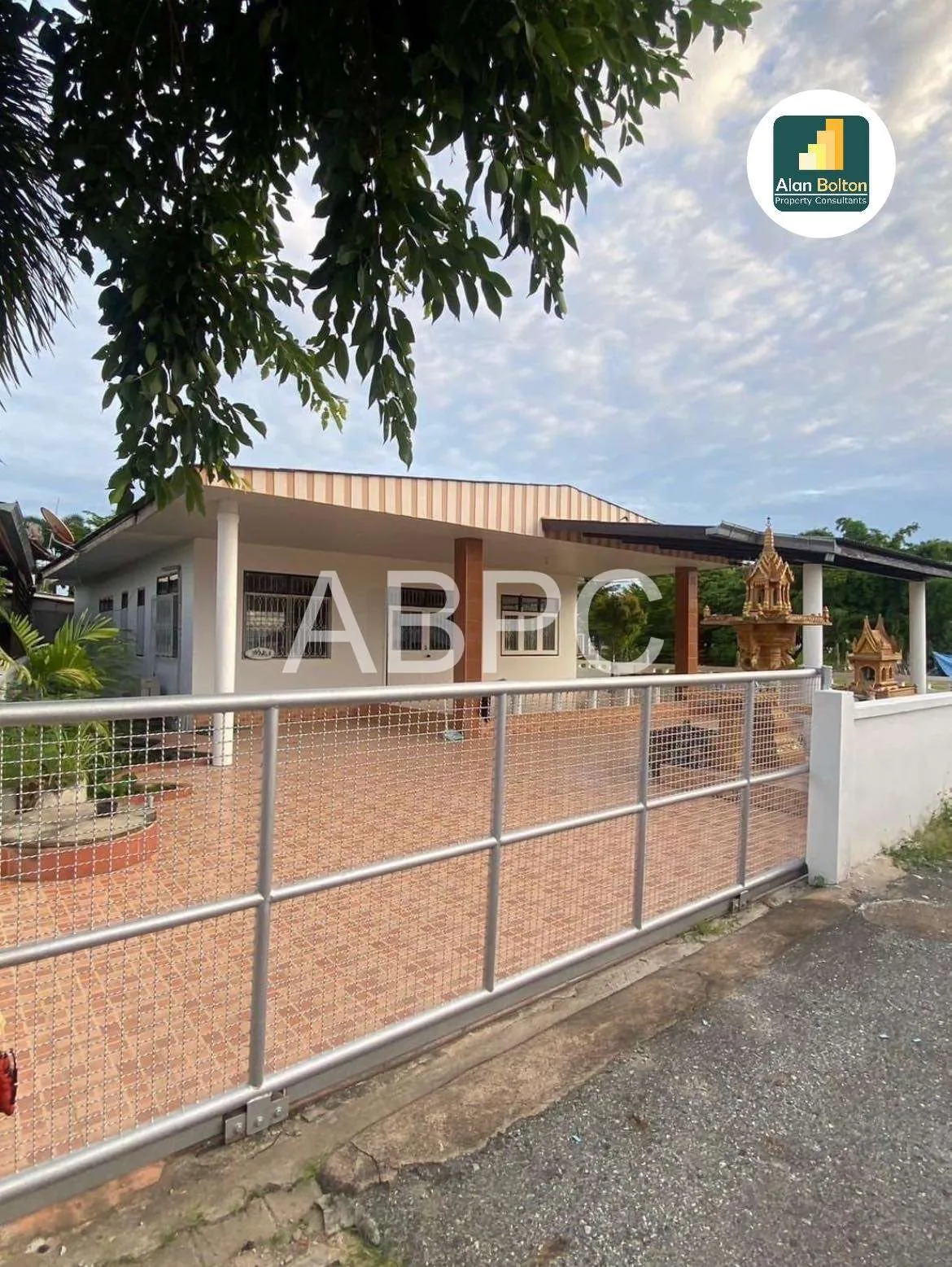 2 Bedrooms 1 Bathroom in Bang saray