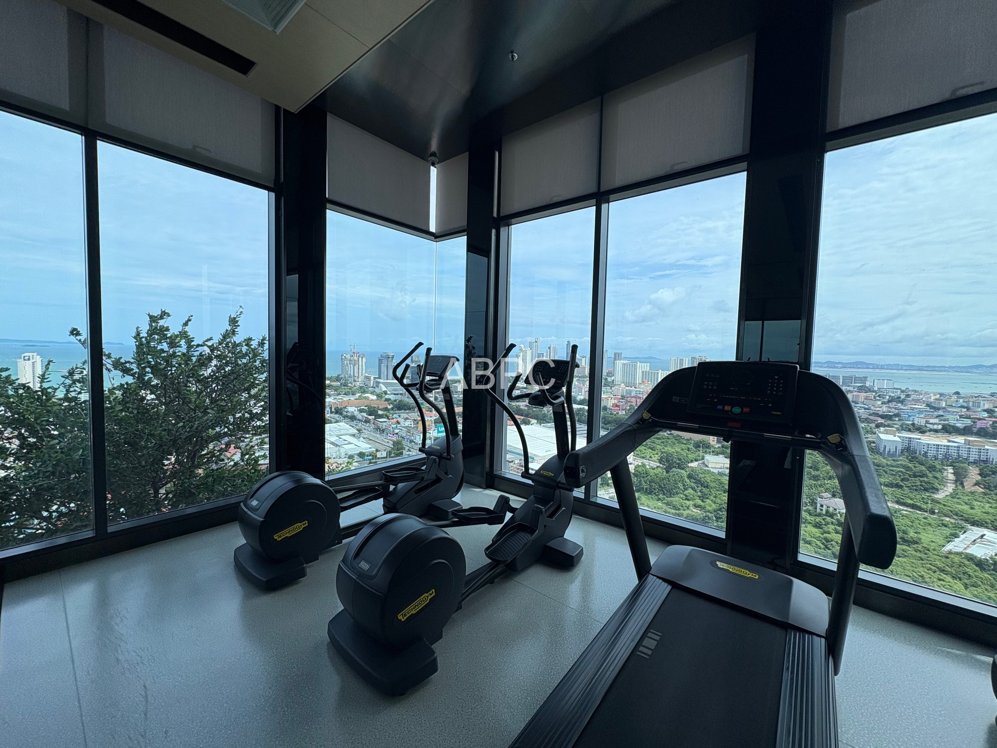 Once Pattaya 2 bed high floor photo 9