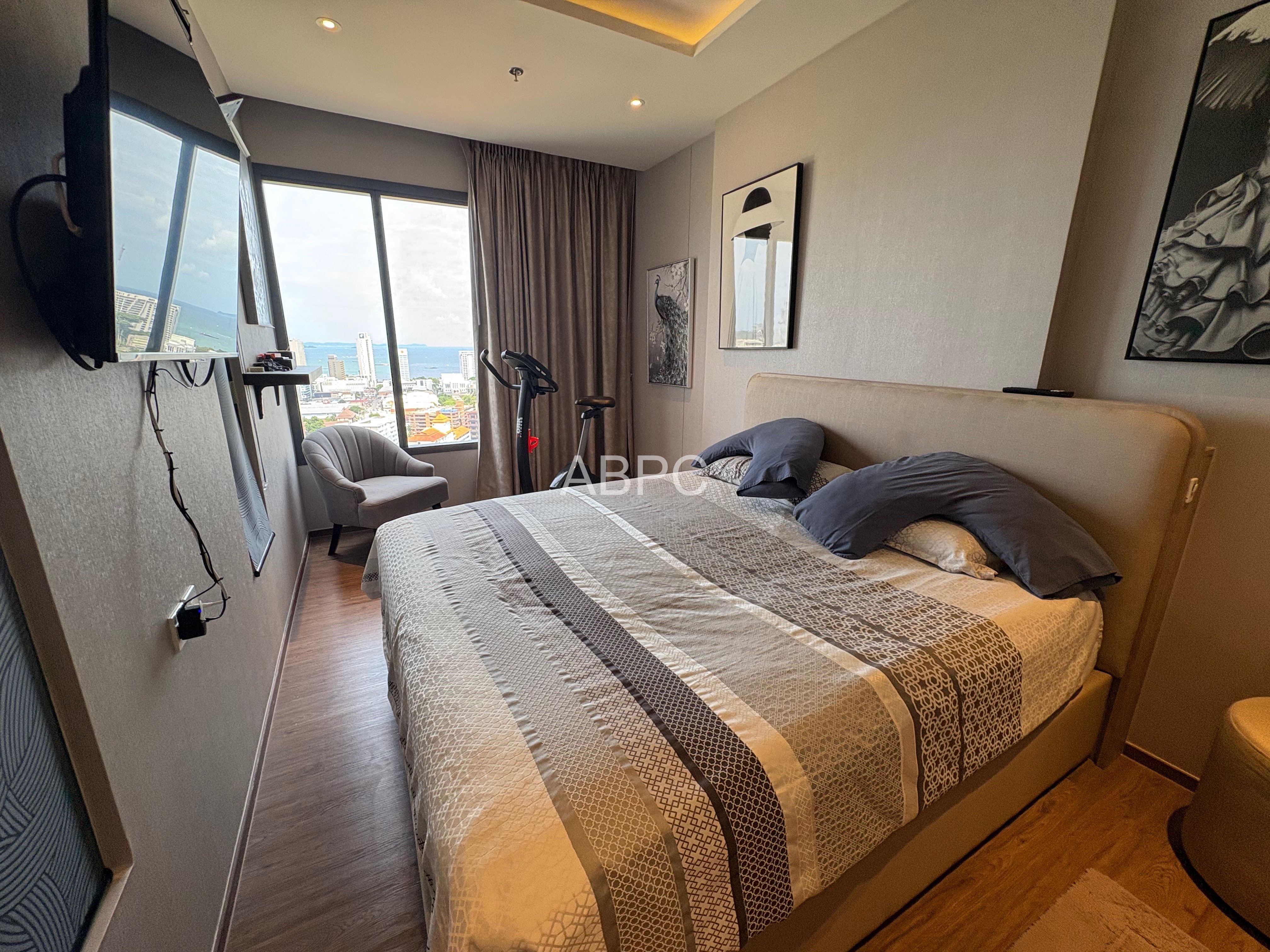 Once Pattaya 2 bed high floor photo 14