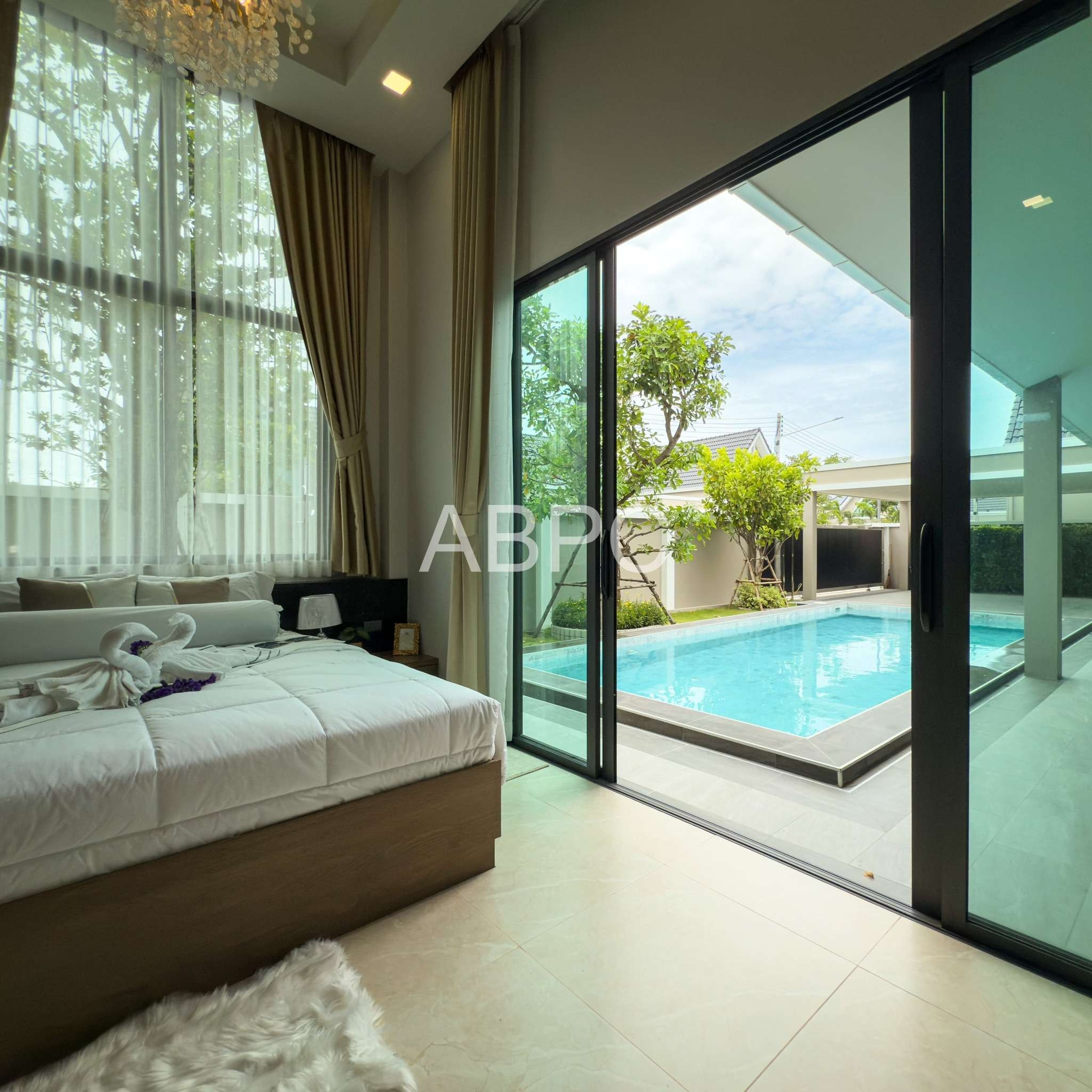 Luxury Pool Villa in Pattaya 3 Bedrooms 4 Bathrooms in East Pattaya photo 12