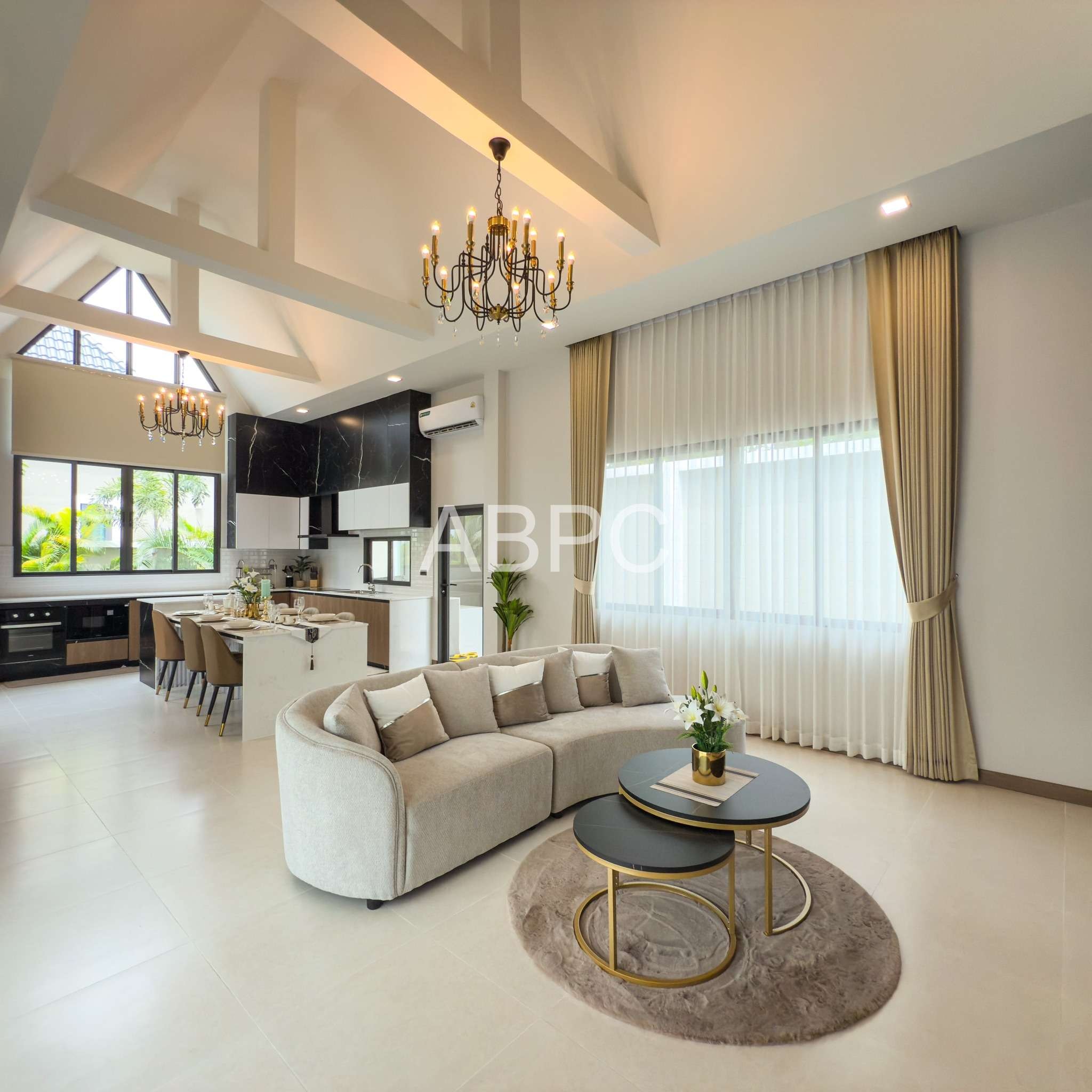 Luxury Pool Villa in Pattaya 3 Bedrooms 4 Bathrooms in East Pattaya photo 5