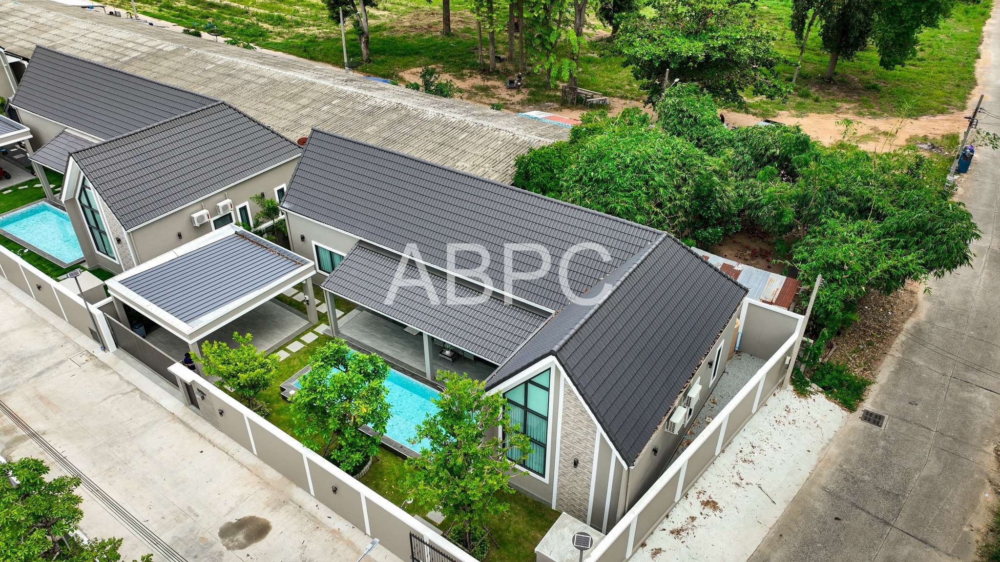 Luxury Pool Villa in Pattaya 3 Bedrooms 4 Bathrooms in East Pattaya photo 2