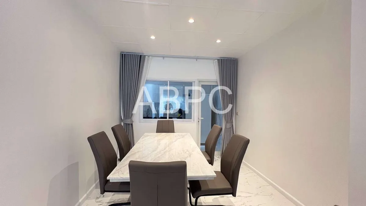 Brand new 3 bed city center photo 14