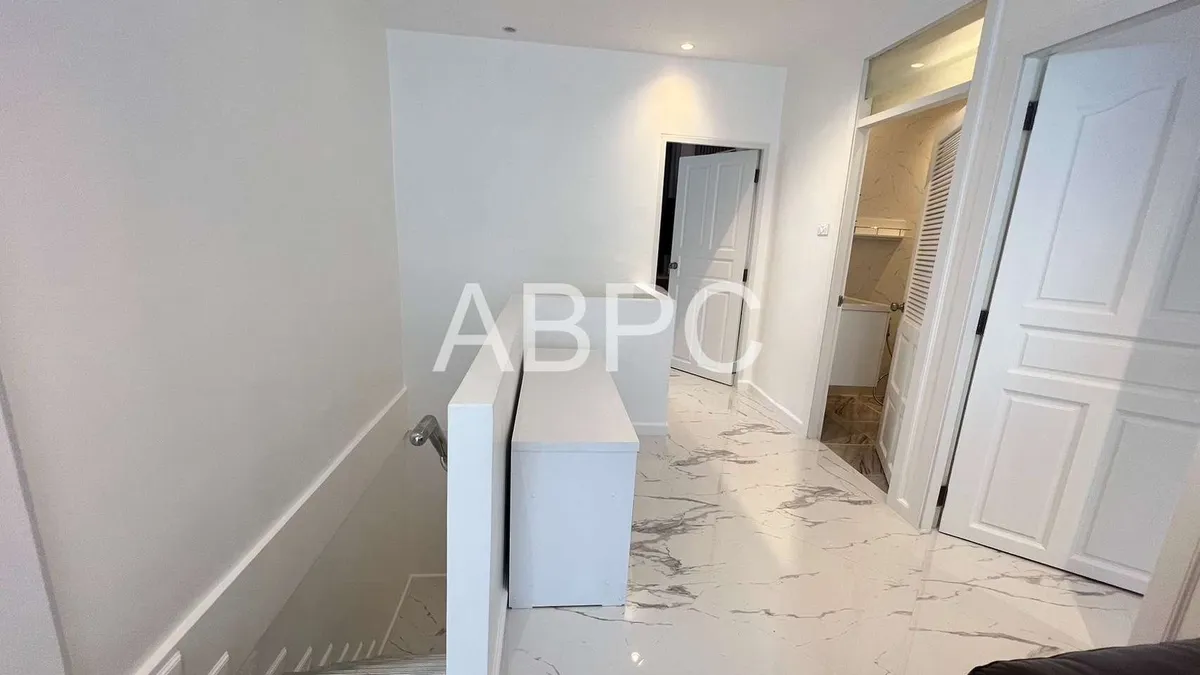 Brand new 3 bed city center photo 3