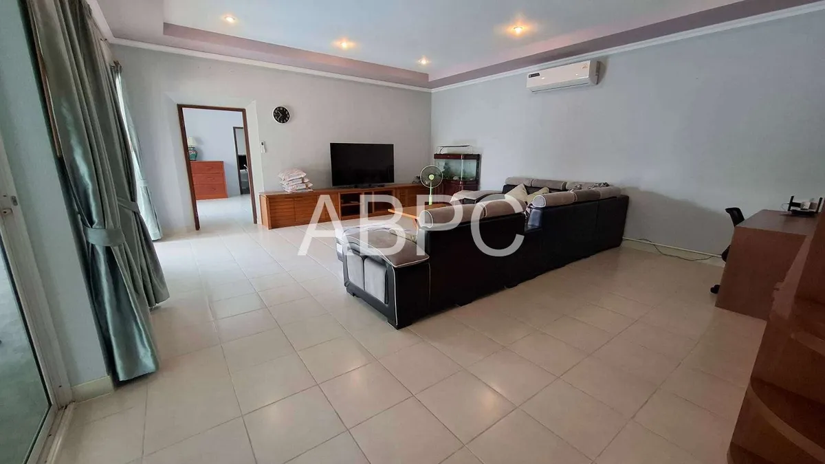 Three Bedroom Three Bathroom Pool Villa In Popular East Pattaya Village photo 11