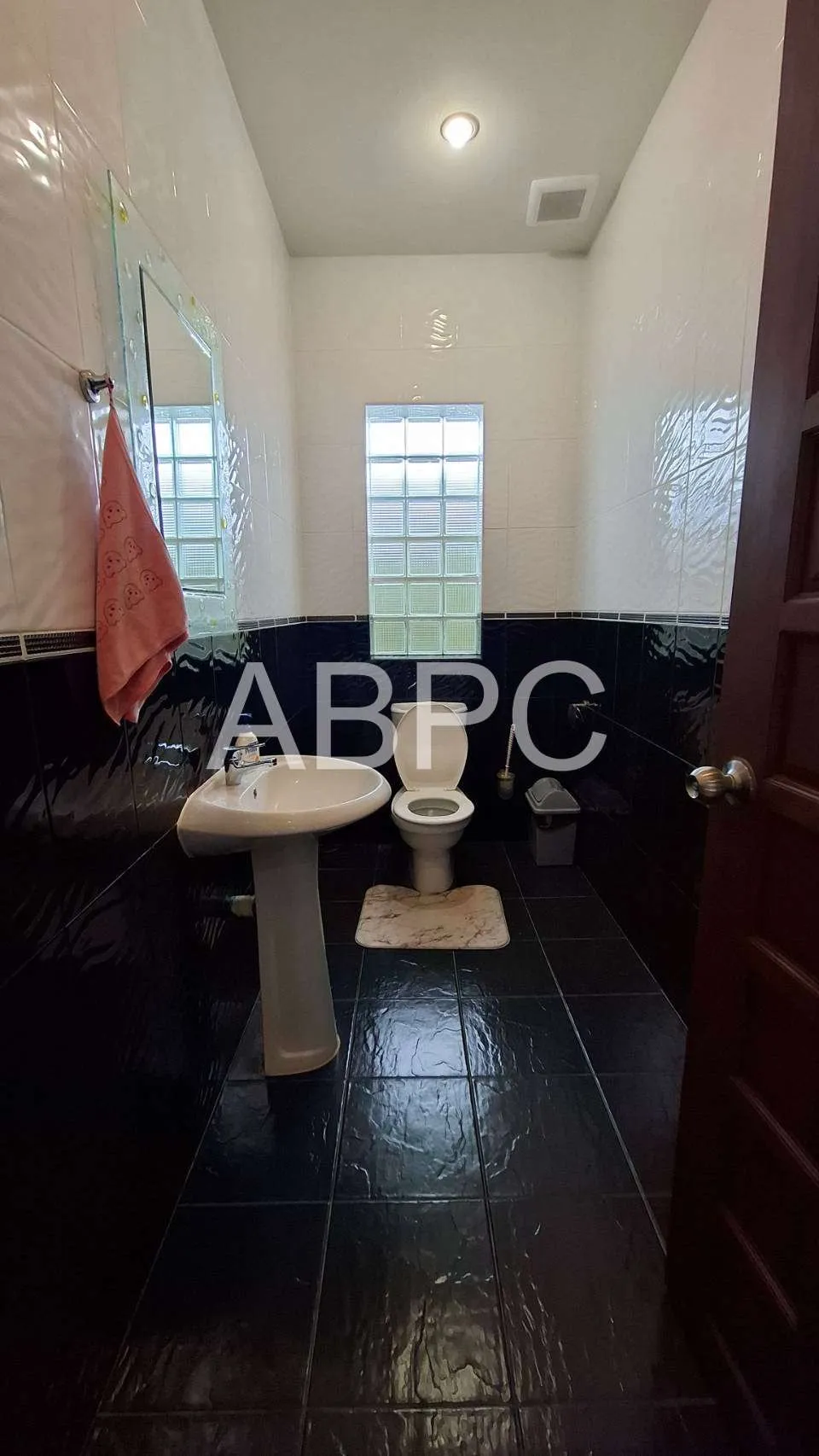 Three Bedroom Three Bathroom Pool Villa In Popular East Pattaya Village photo 12