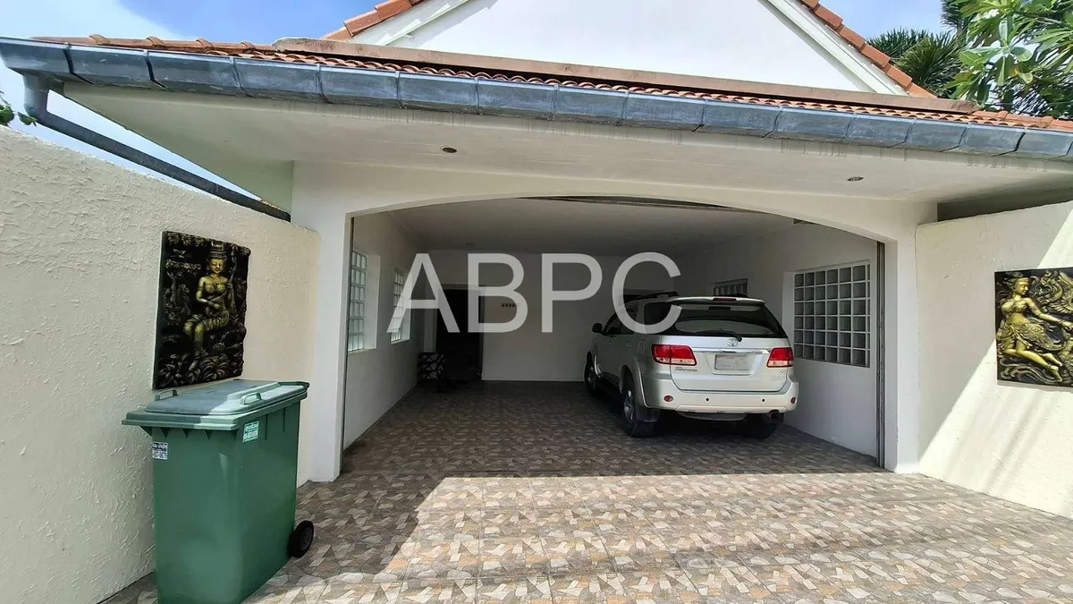 Three Bedroom Three Bathroom Pool Villa In Popular East Pattaya Village photo 8