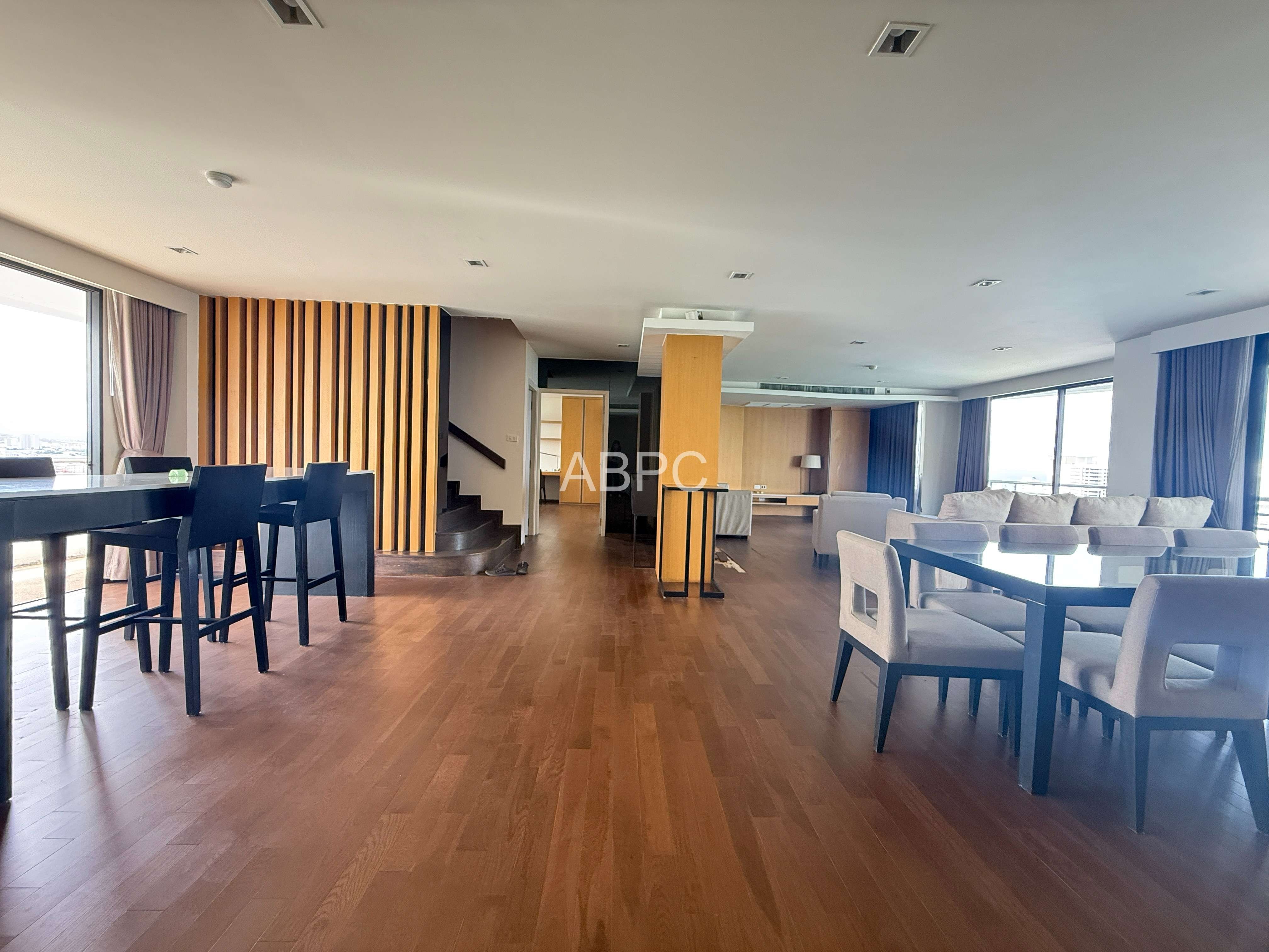 4 Bed 5 Bath Penthouse Condo In Pratumnak