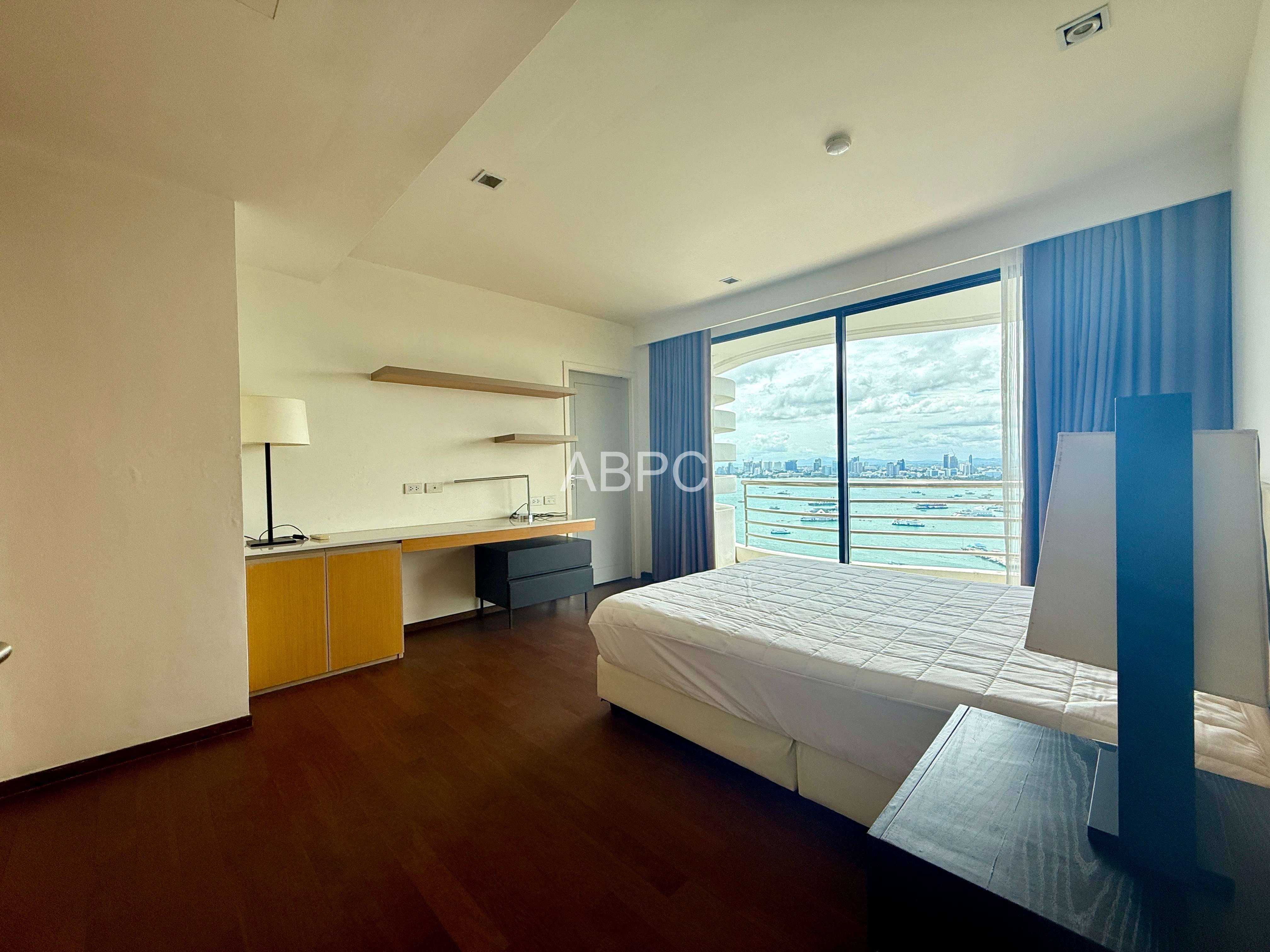 4 Bed 5 Bath Penthouse Condo In Pratumnak photo 9