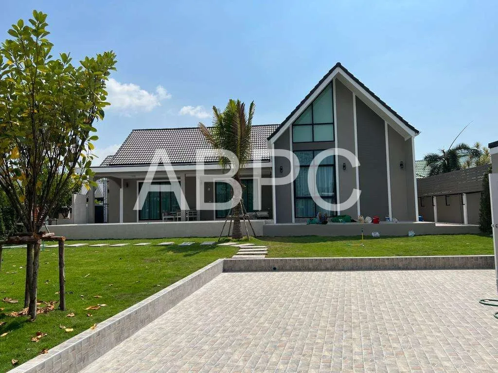 4 Bedroom Pool Villa For rent Near MabPrachan lake