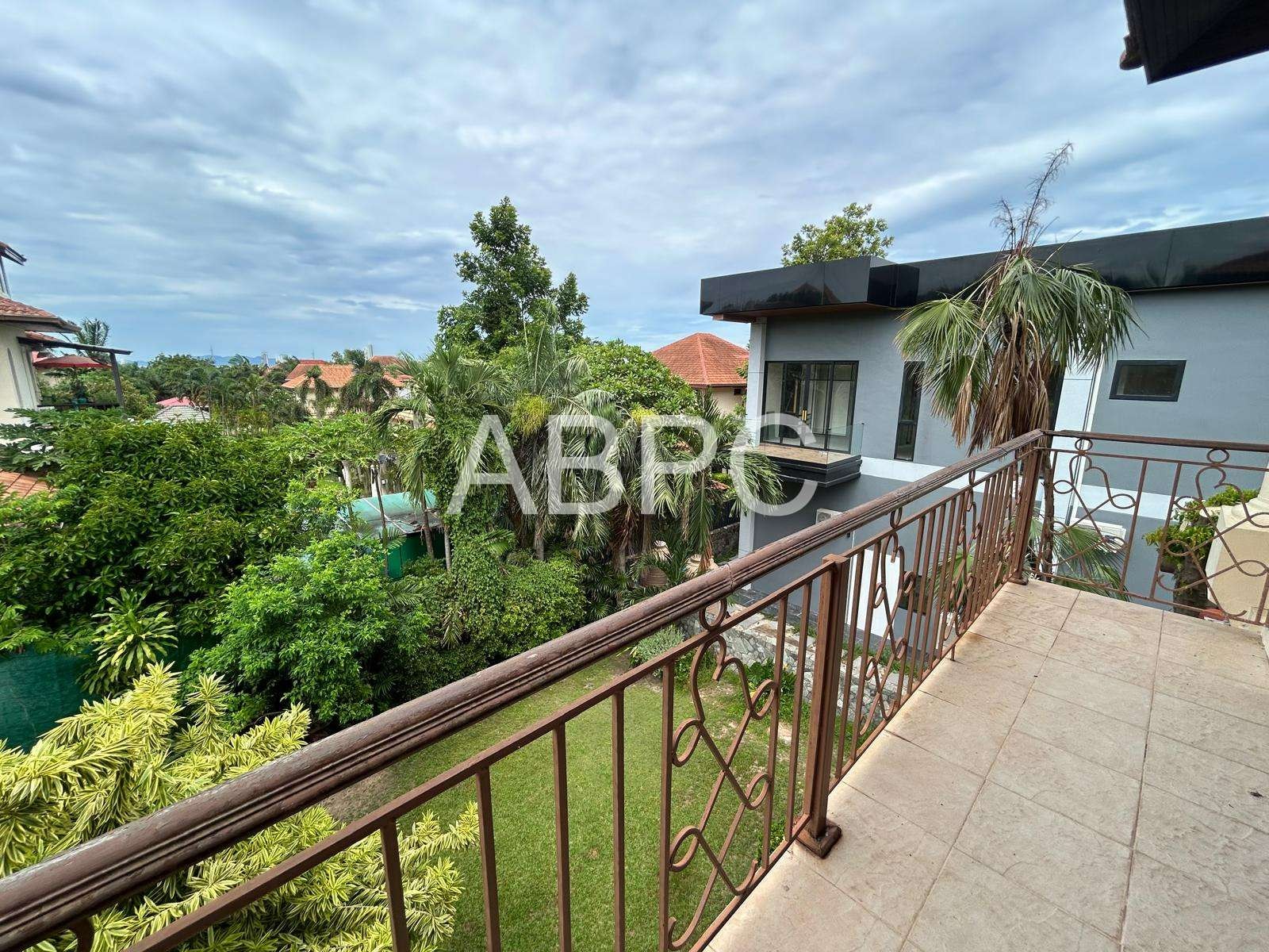 7 Bedroom House For Sale in East Pattaya photo 5