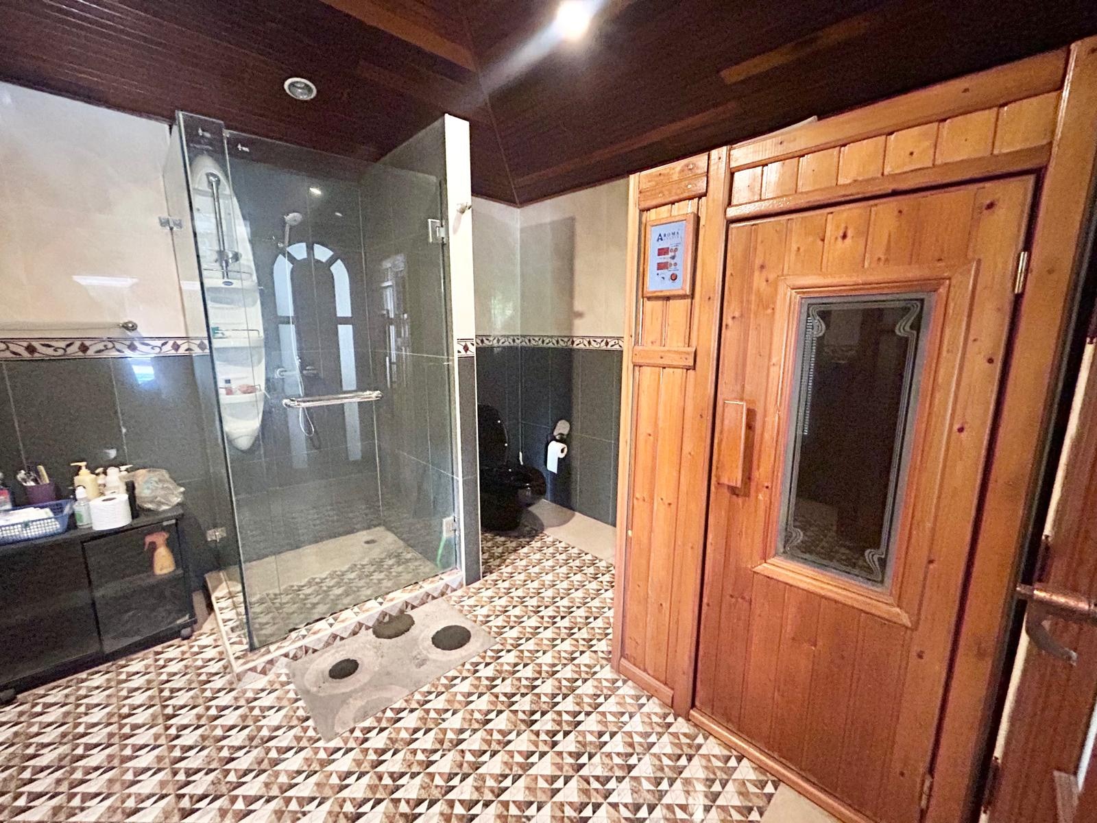 7 Bedroom House For Sale in East Pattaya photo 22
