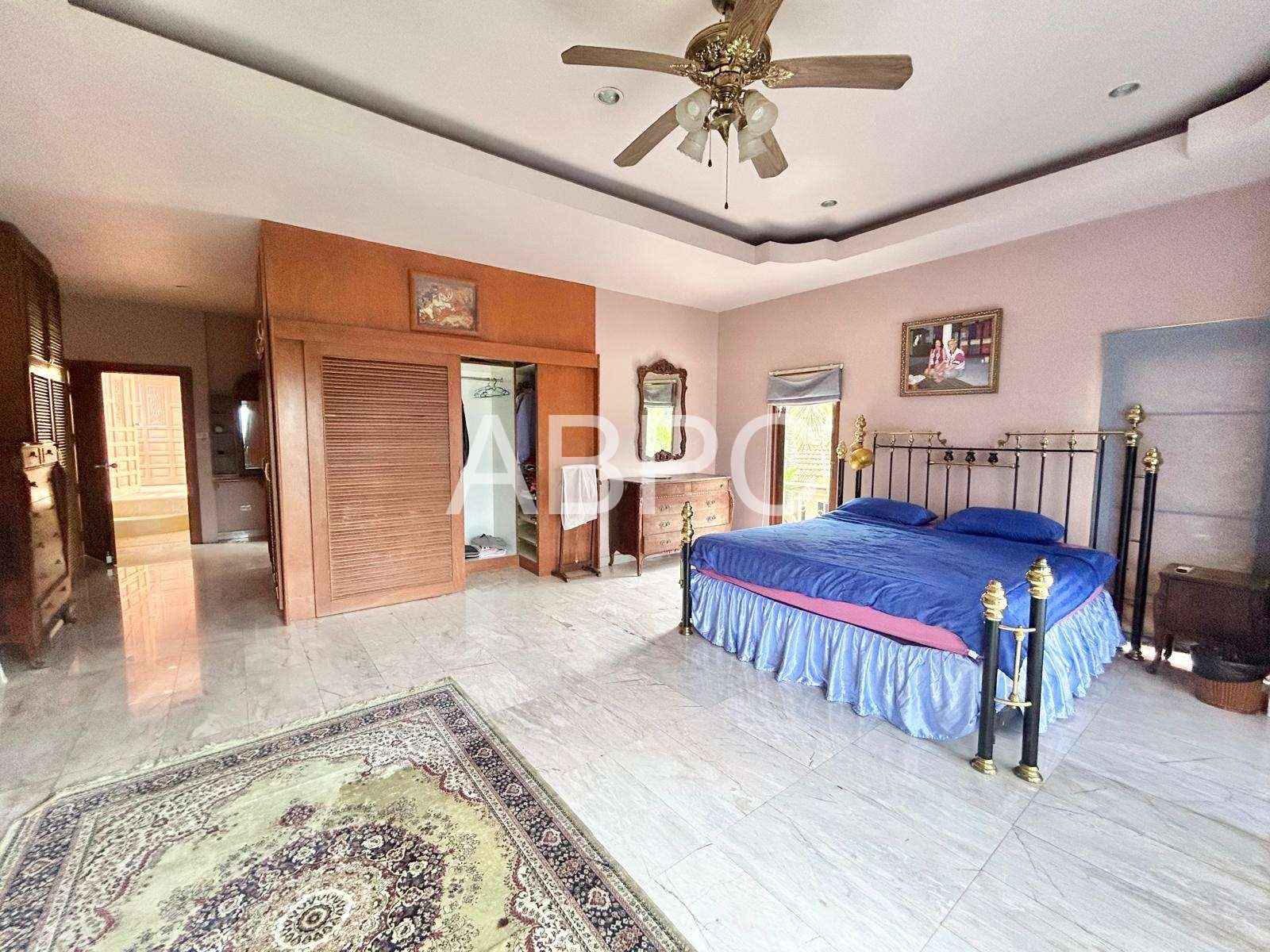 7 Bedroom House For Sale in East Pattaya photo 12