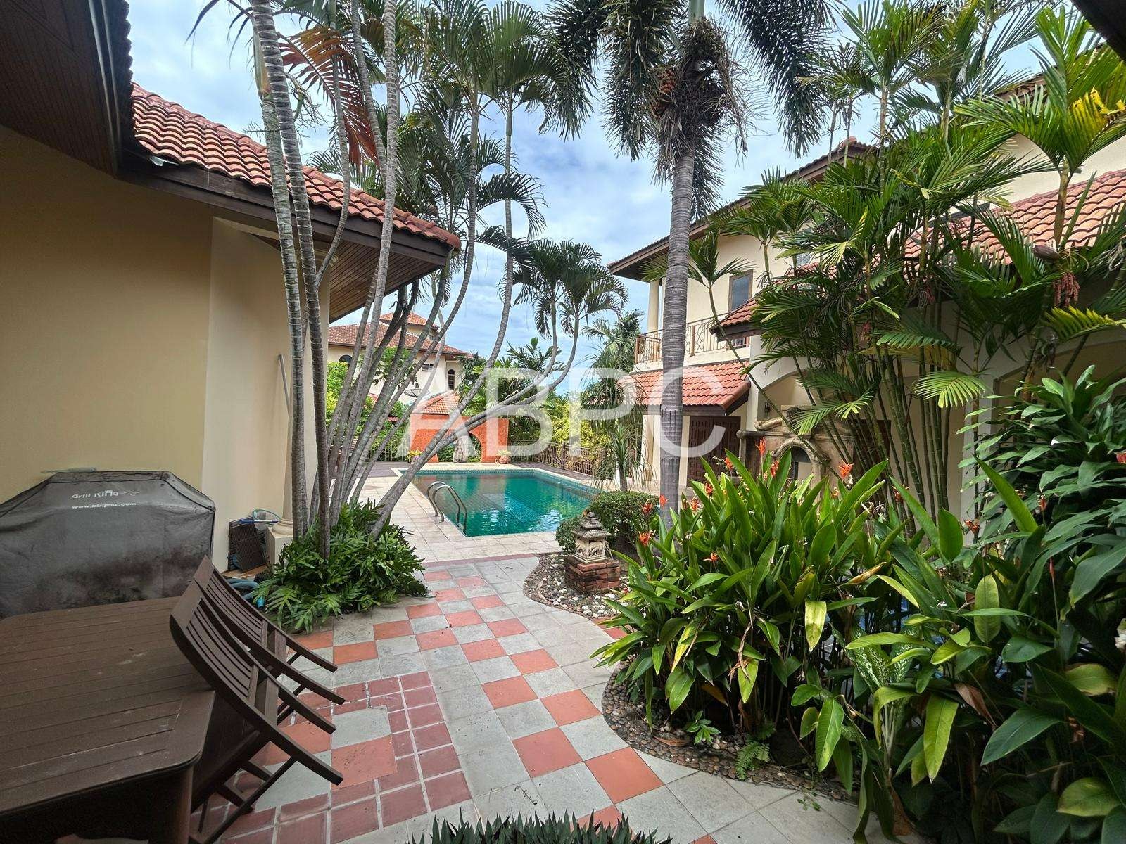 7 Bedroom House For Sale in East Pattaya photo 6